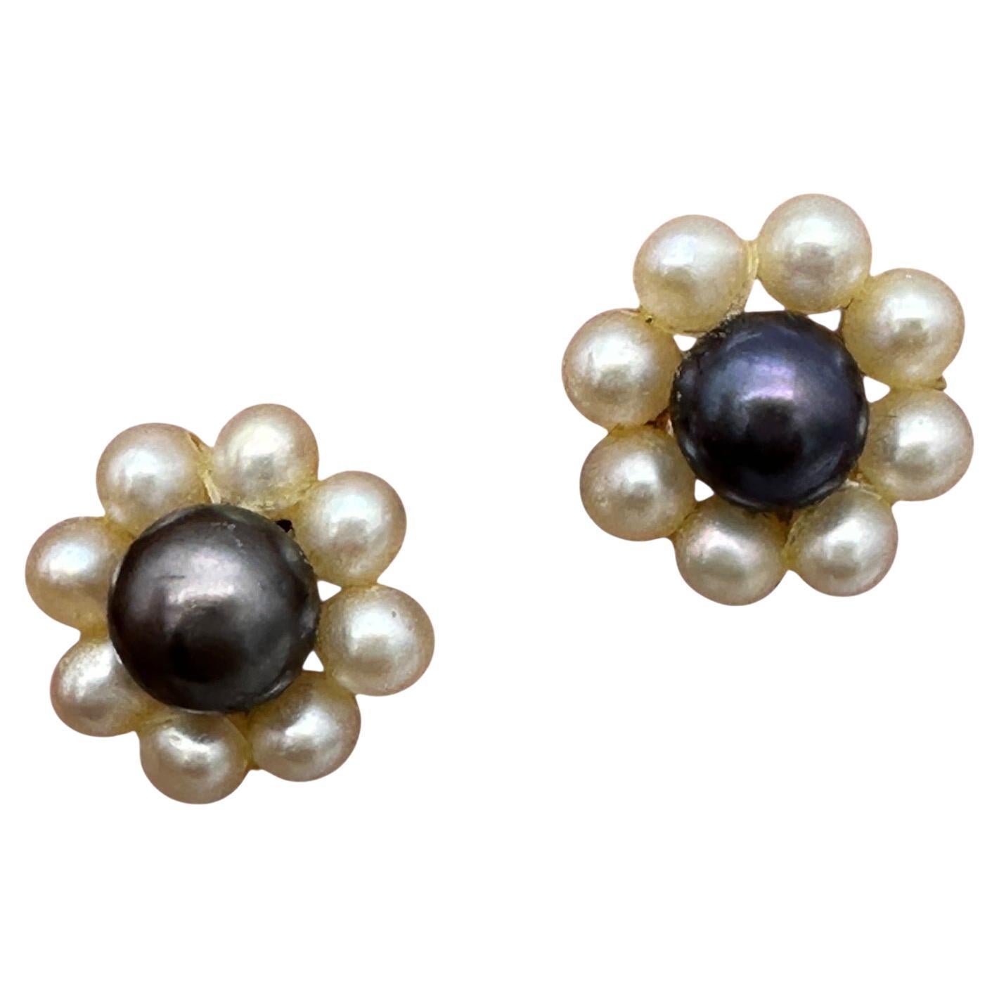 Boucles d
oreilles or 14 carats, fleurs de culture grises et perles de rocaille Halo blanc