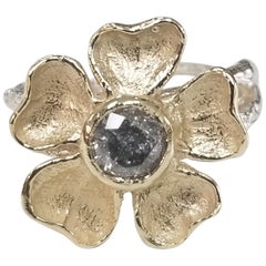 14 Karat Gold Blume mit ""Salt N Pepper"" 0,62 Karat, Diamant