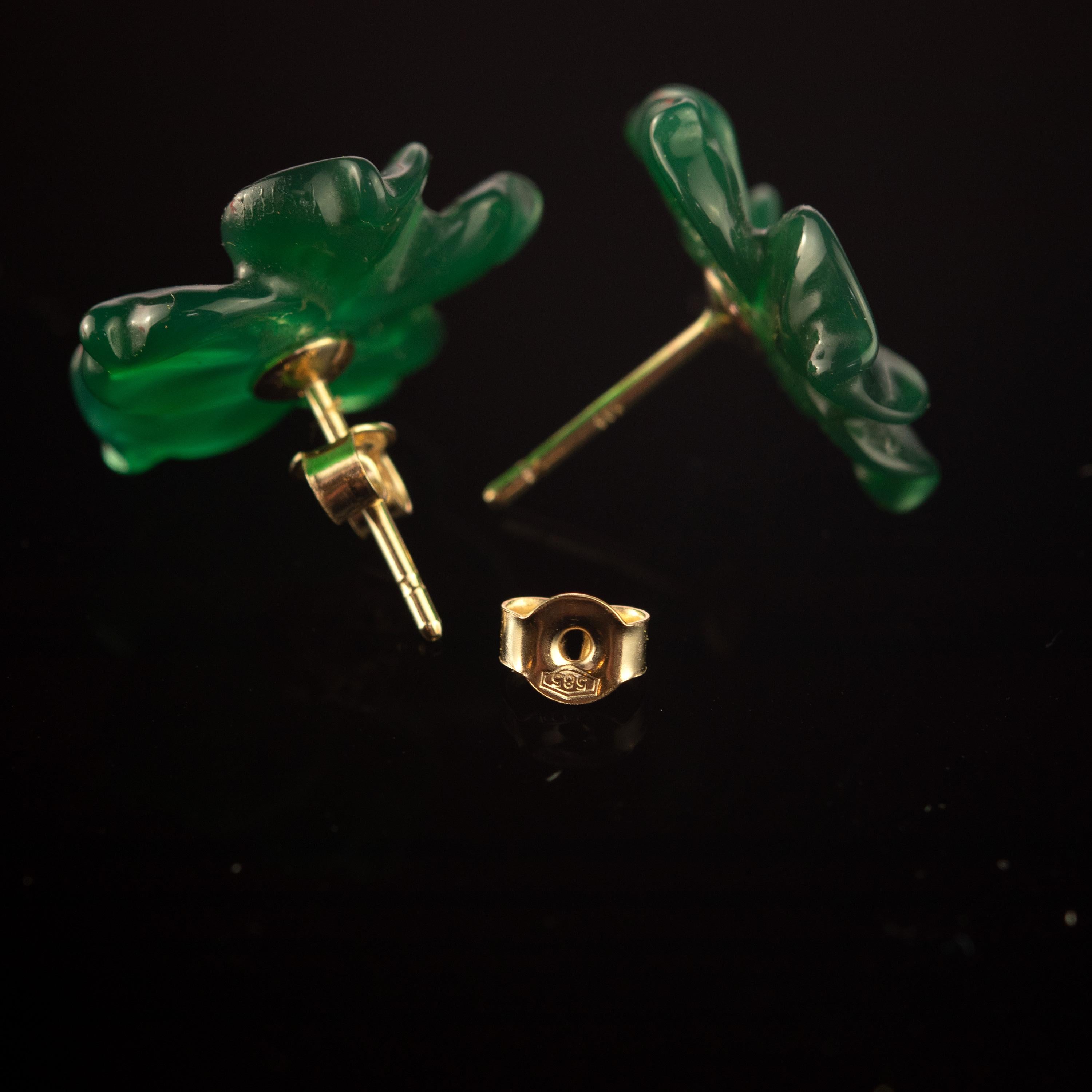 14 Karat Gold Green Agate Flower Handmade Italian Girl Carved Stud Earrings For Sale 4