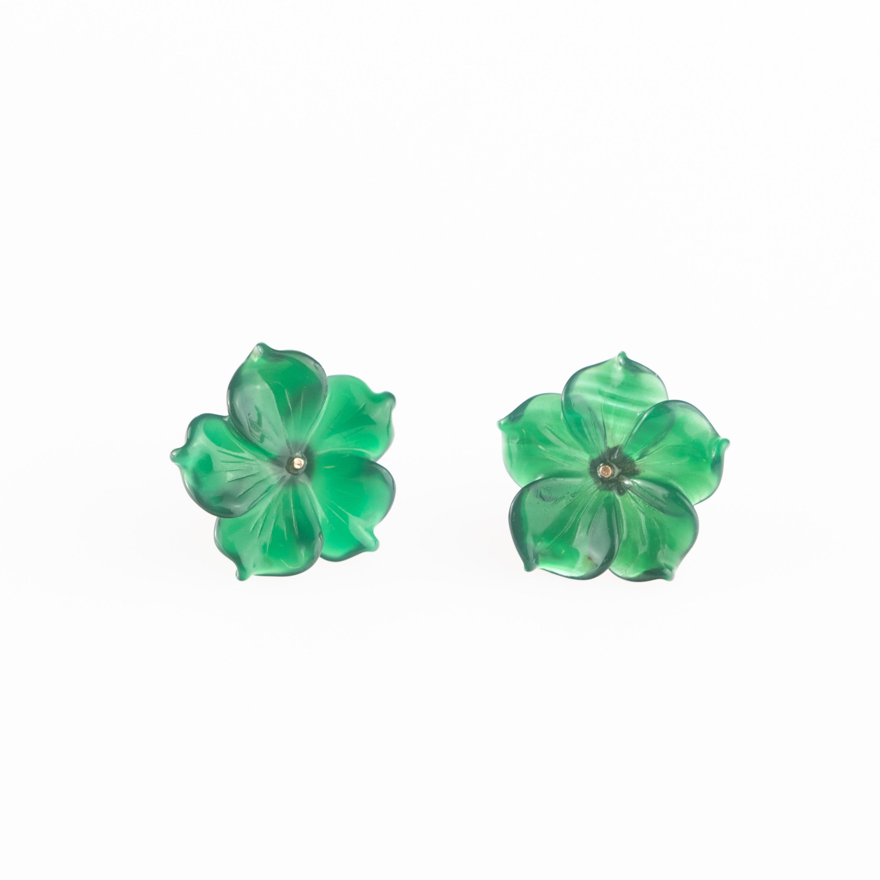Women's or Men's 14 Karat Gold Green Agate Flower Handmade Italian Girl Carved Stud Earrings For Sale