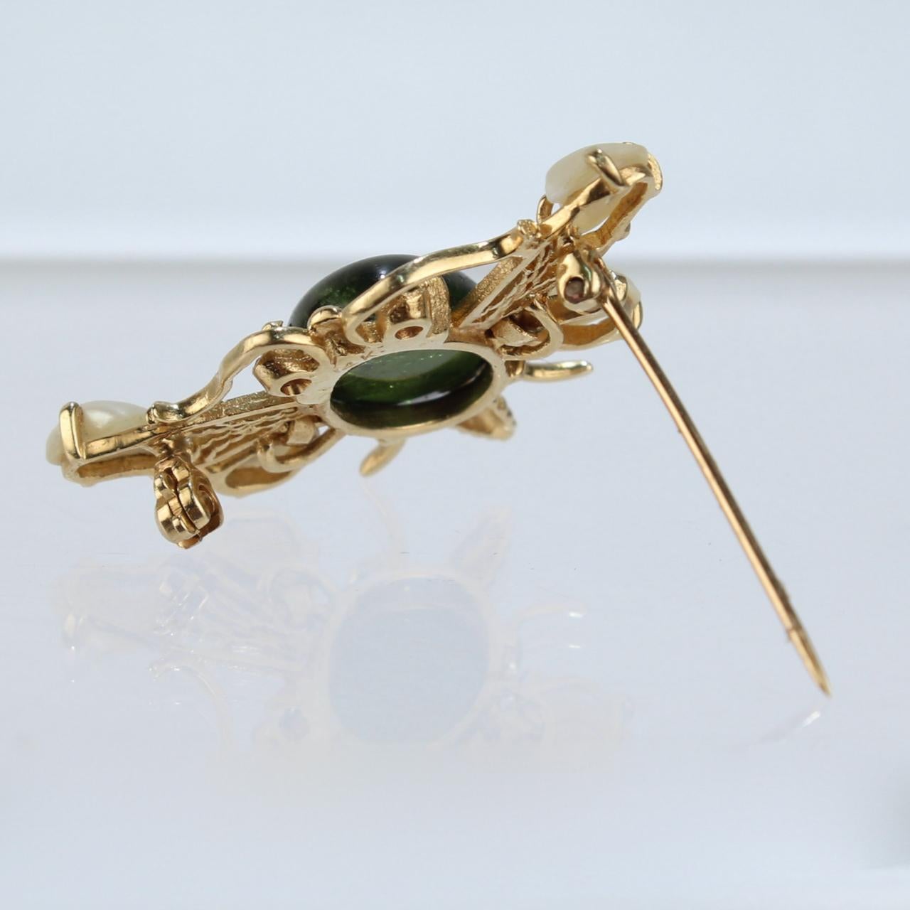 14 Karat Gold and Green Tourmaline Kinetic Bee Brooch with Pearls and Rubies In Good Condition For Sale In Philadelphia, PA