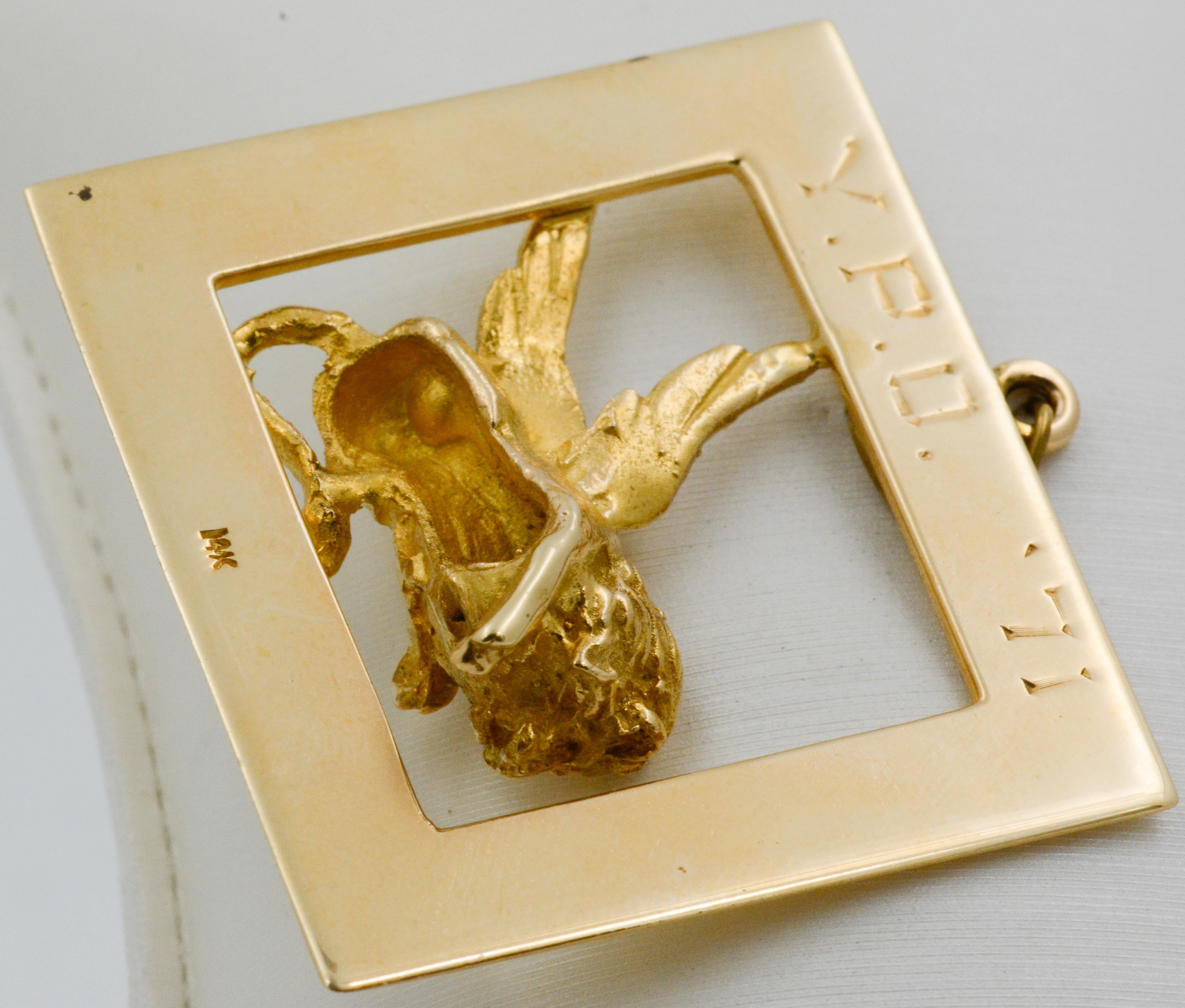 14 Karat Gold Gryphon Charm In Good Condition In Dallas, TX