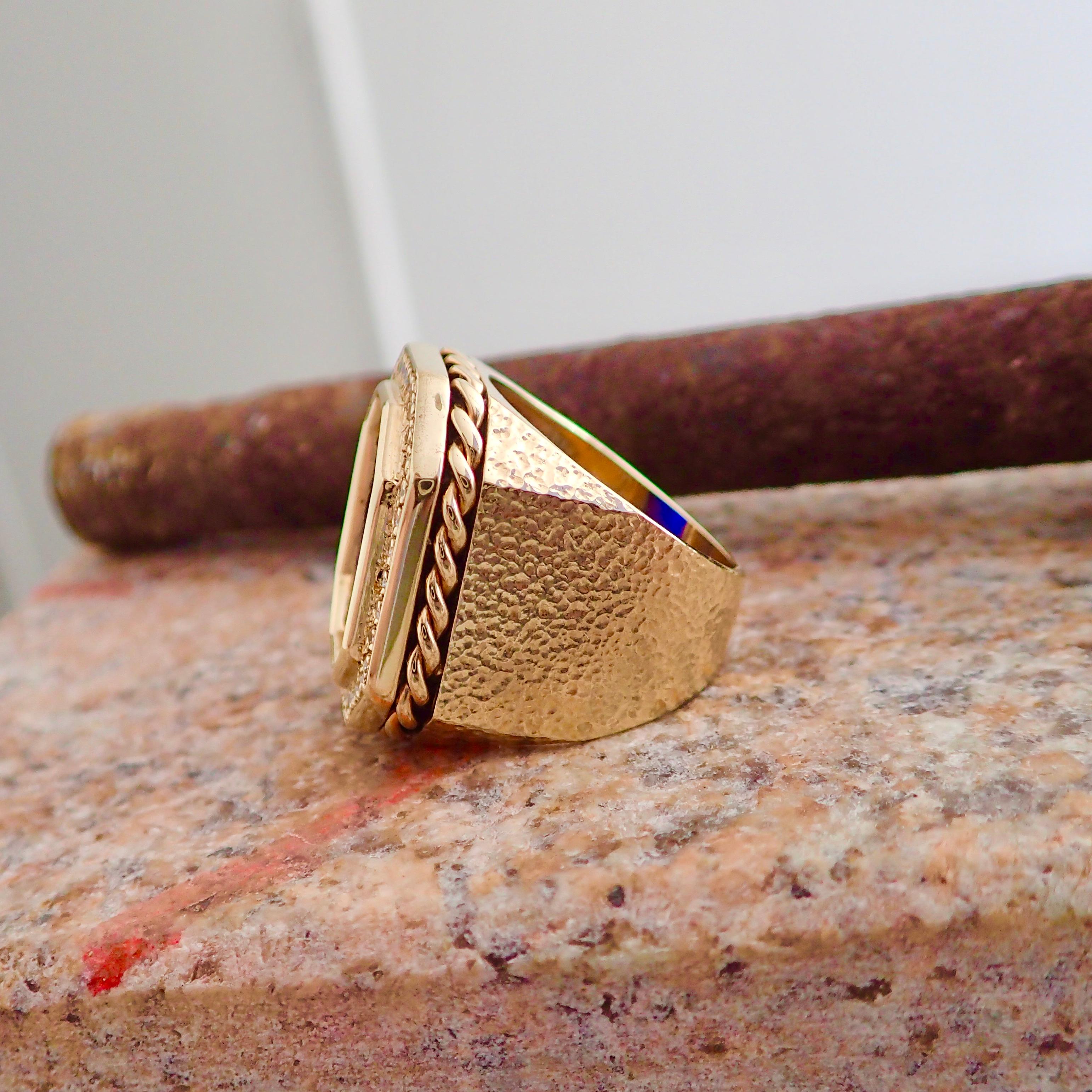 14 Karat Gold Hammered Texture Blue Intaglio Ring with 0.43 Carat of Diamond For Sale 2