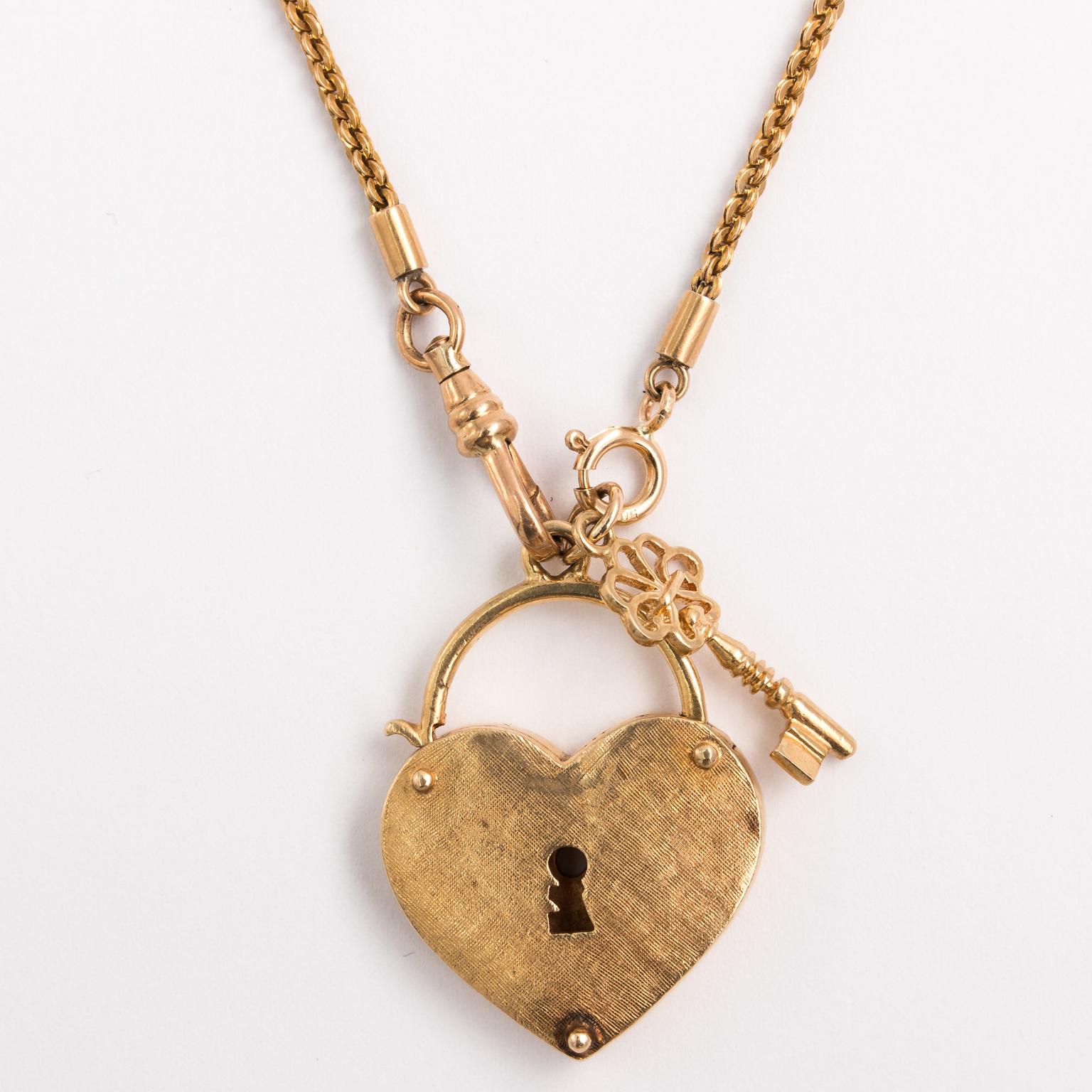 14 Karat Gold Heart with Key Necklace In Good Condition For Sale In St.amford, CT
