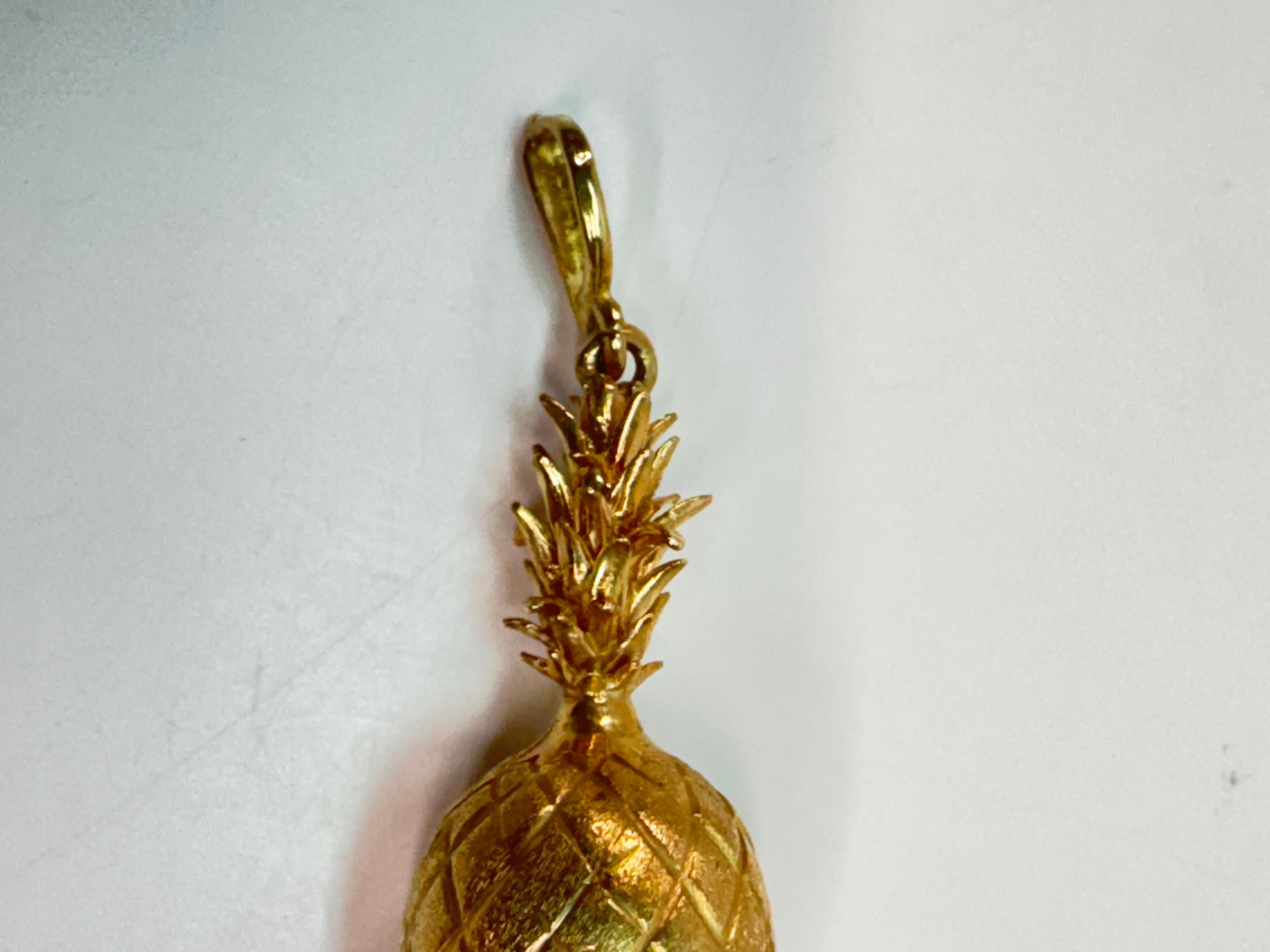 14 Karat Gold Heavyweight Pineapple Pendant For Sale 1