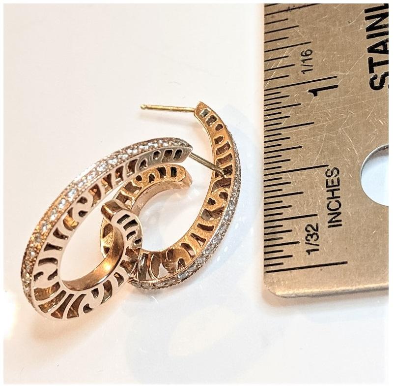 Contemporain Boucles d'oreilles créoles en or 14 carats avec diamants sertis encastrés en vente
