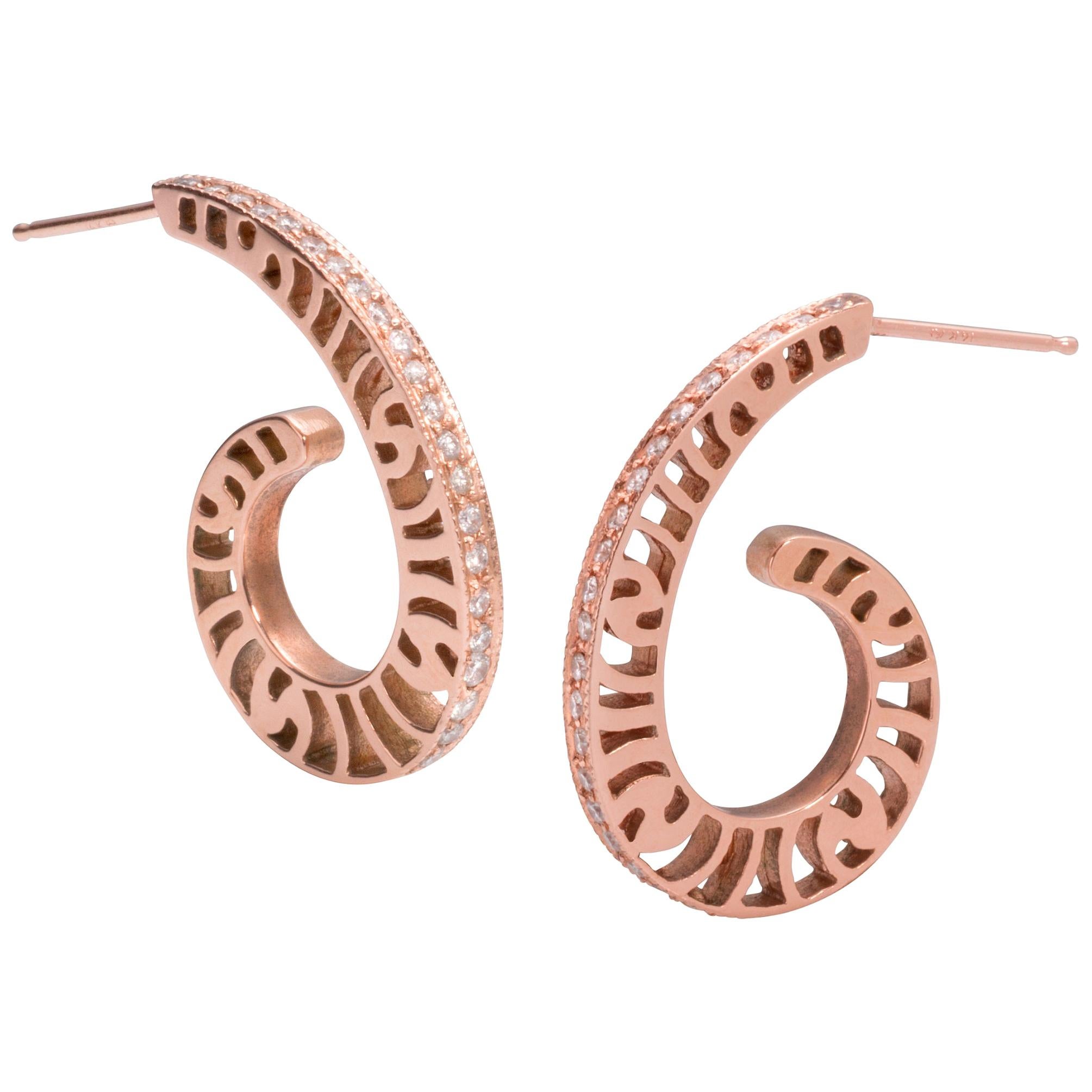 Boucles d'oreilles créoles en or 14 carats avec diamants sertis encastrés Pour femmes en vente
