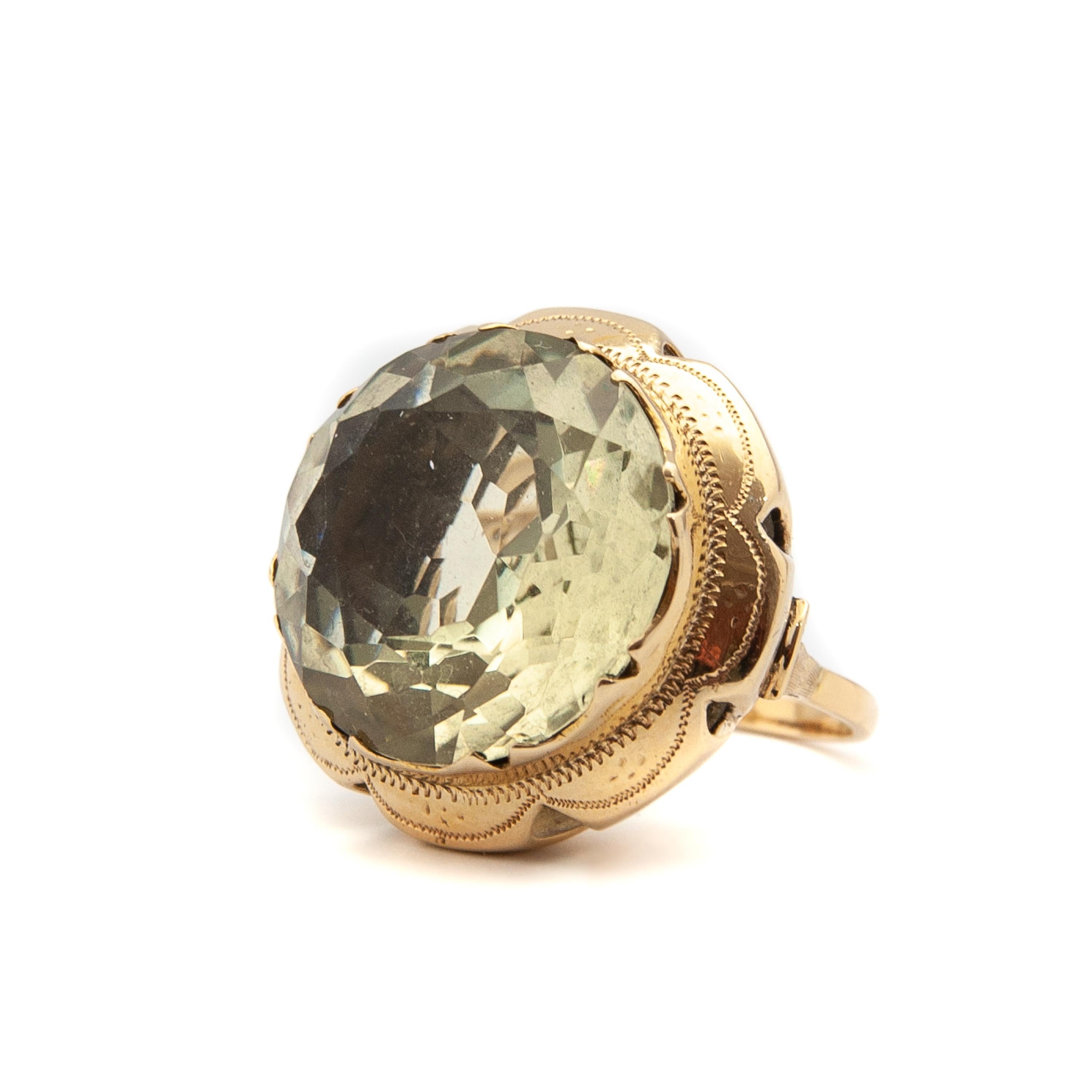 Vintage Chunky Green Quartz and 14 Karat Gold Ring For Sale 2