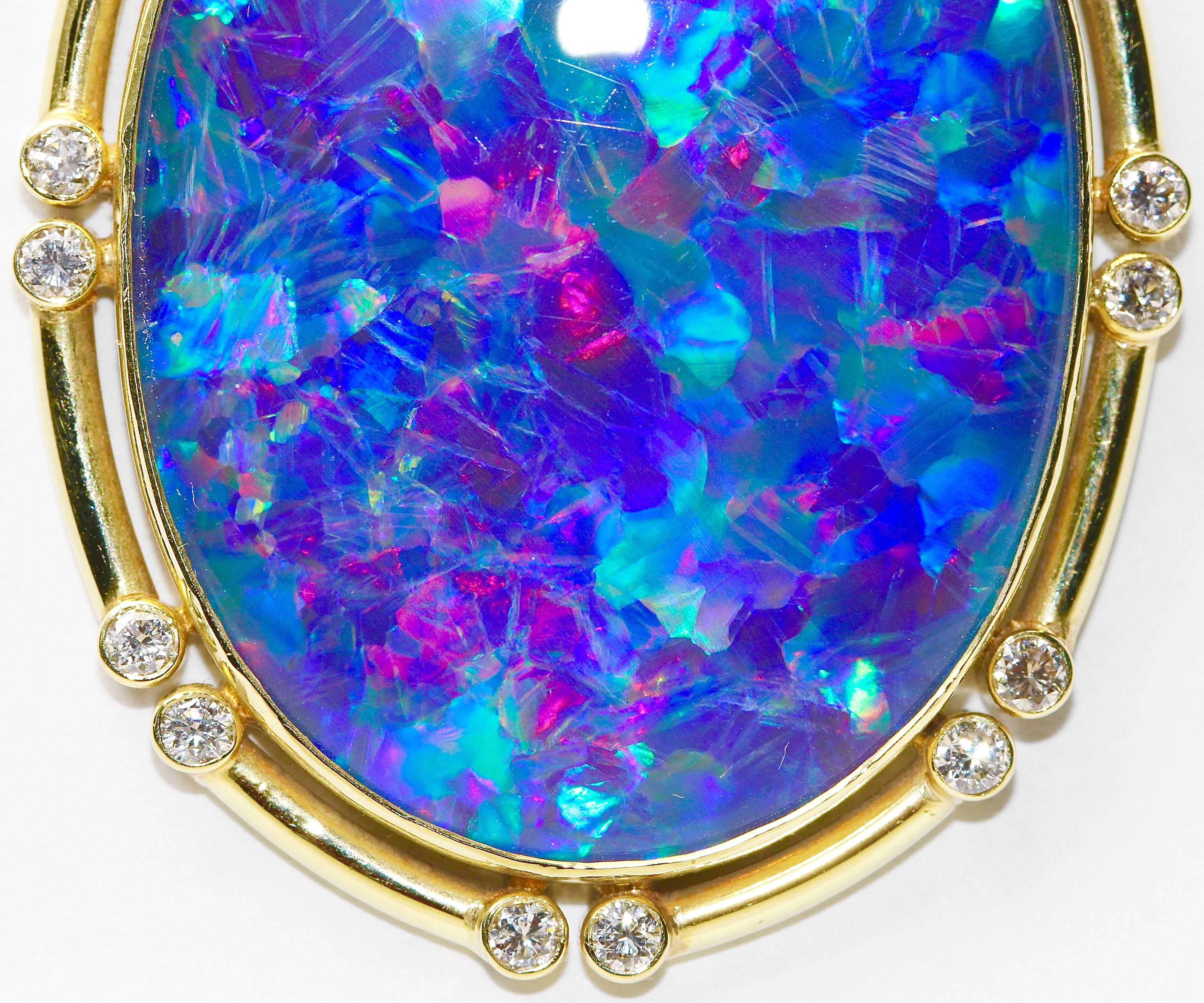 14 Karat Gold, Large Opal Pendant, Enhancer, Set with 17 Diamonds In Excellent Condition In Berlin, DE