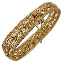 Bracelet of Gold Mesh with a Heart Shaped Thumb Latch-14 karat y.g. 