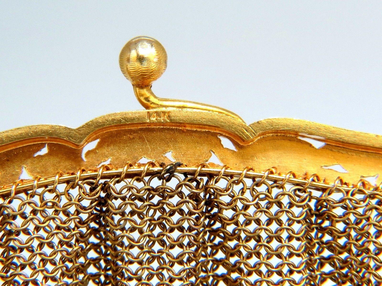 Couture Regency

Ladies 14kt Mesh form gold purse

With Ball snap closure & gold strap handle

Hand Graved Floral pattern on border trim

Comfortable ring, for secure handling

Purse Overall: 2.7 x 3 inch.

14kt yellow gold 

60 grams.

Excellent