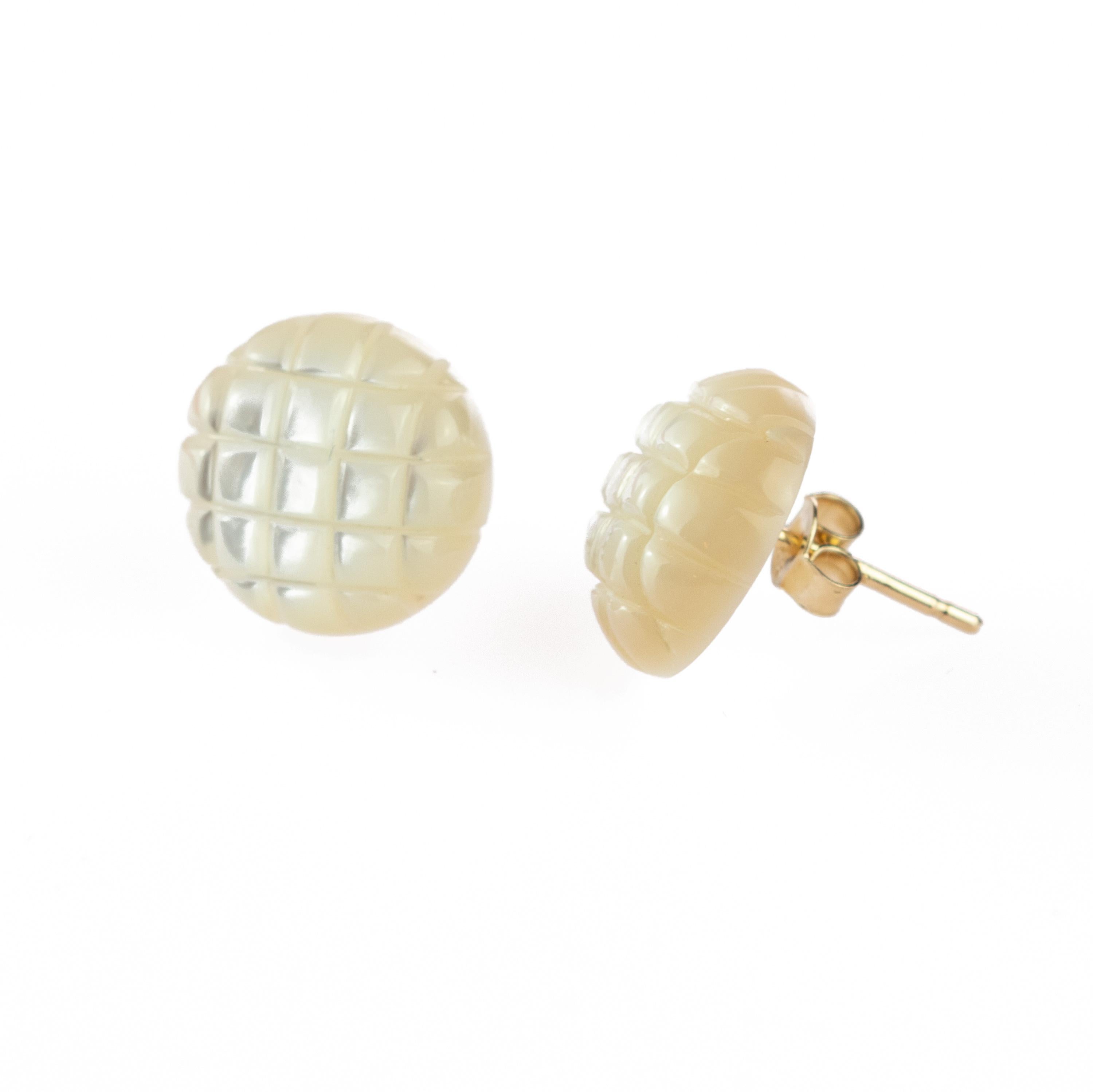 14 Karat Gold Mother of Pearl Carved Honeycomb Stud Handmade Chic Earrings For Sale 1