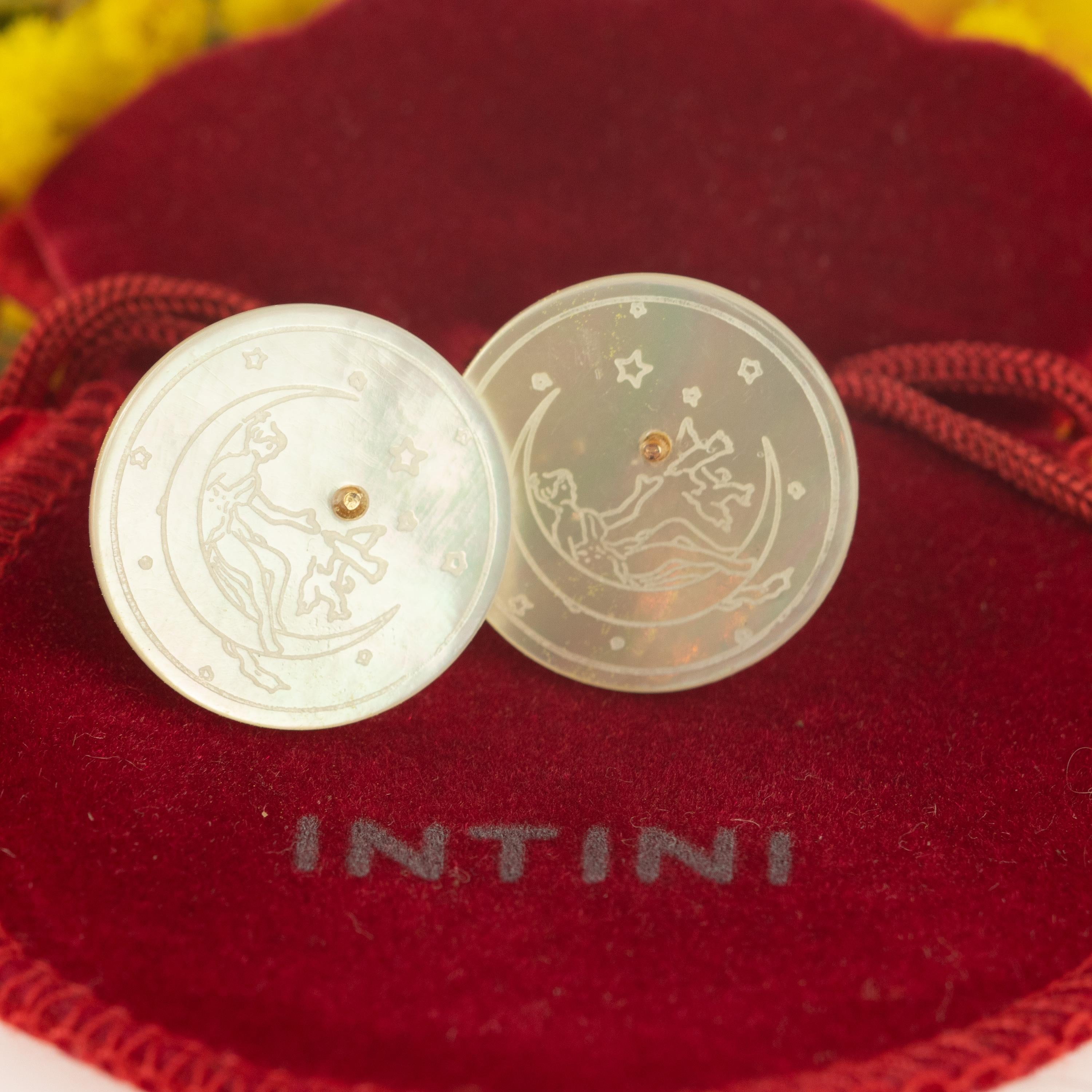 14 Karat Gold Perlmutt Münze geschnitzte Blume Ohrstecker handgefertigt Chic Ohrringe (Kunsthandwerker*in) im Angebot