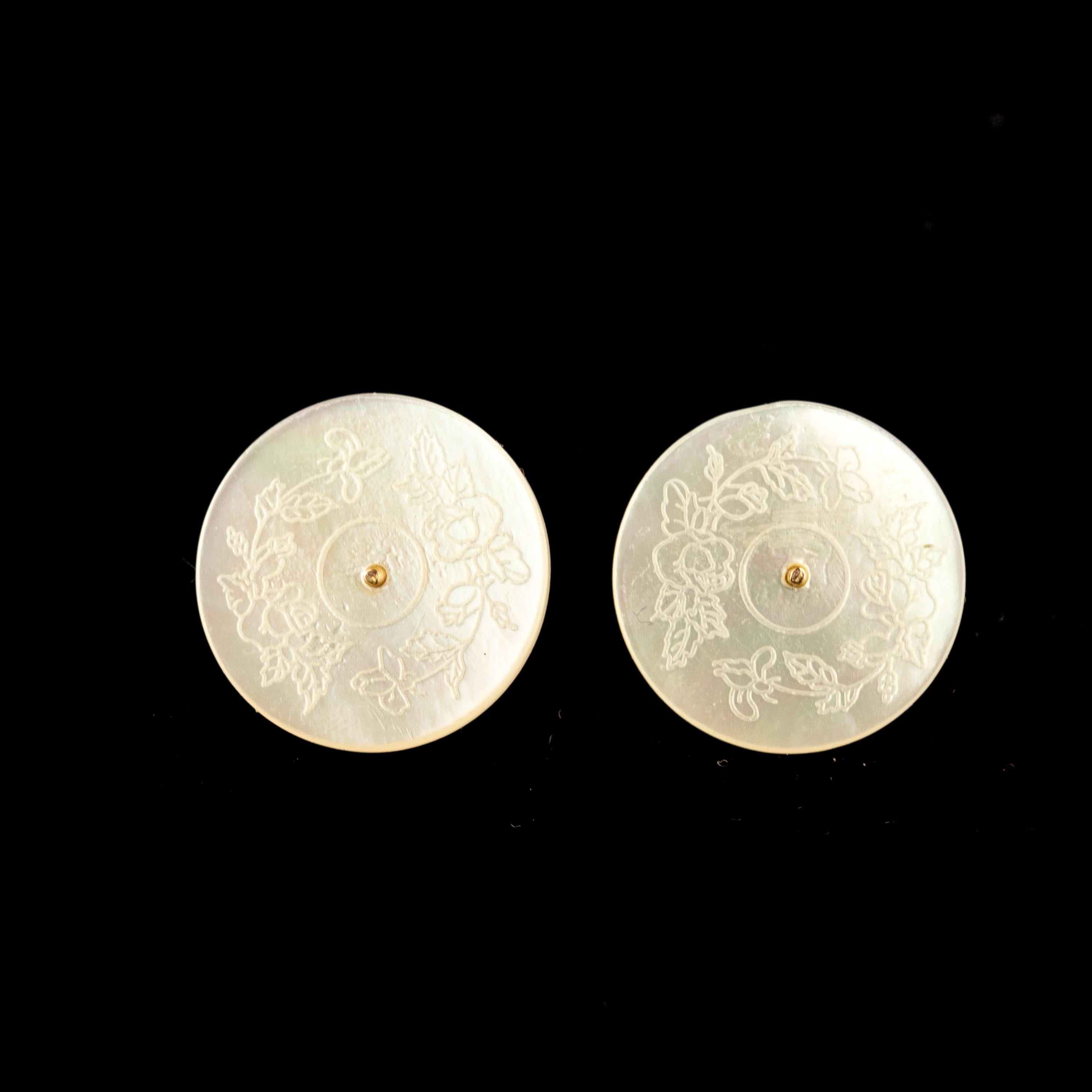 Pendientes de oro de 14 quilates de madreperla con forma de flor tallada hechos a mano en Nuevo estado para la venta en Milano, IT