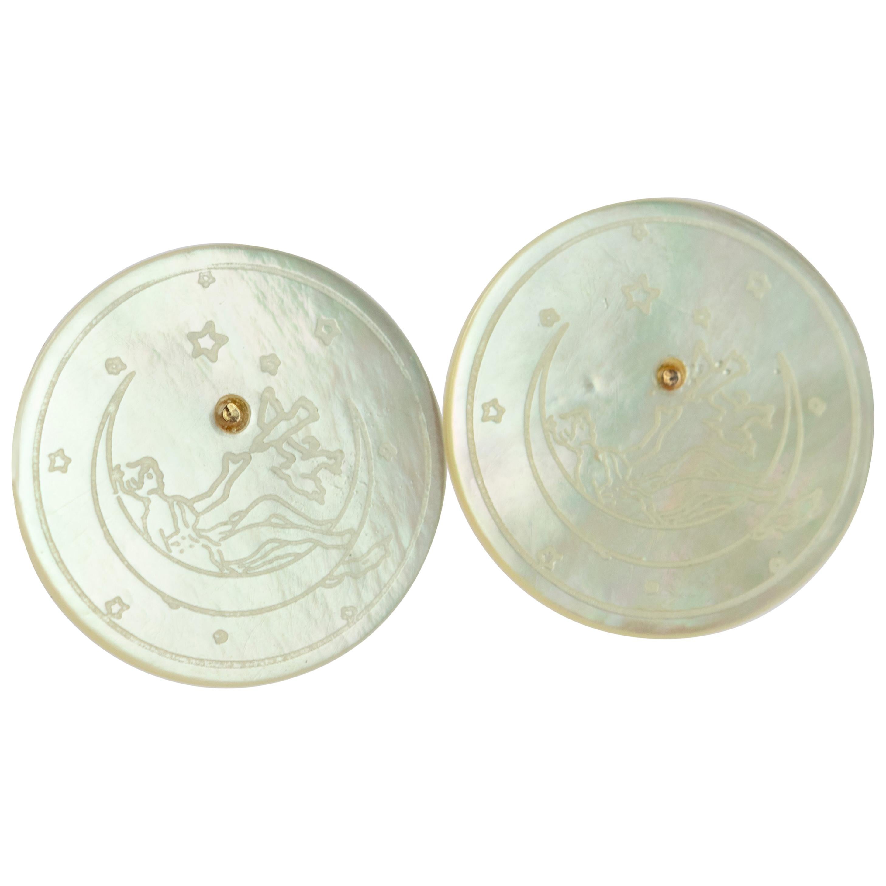 Pendientes de oro de 14 quilates de madreperla con forma de flor tallada hechos a mano