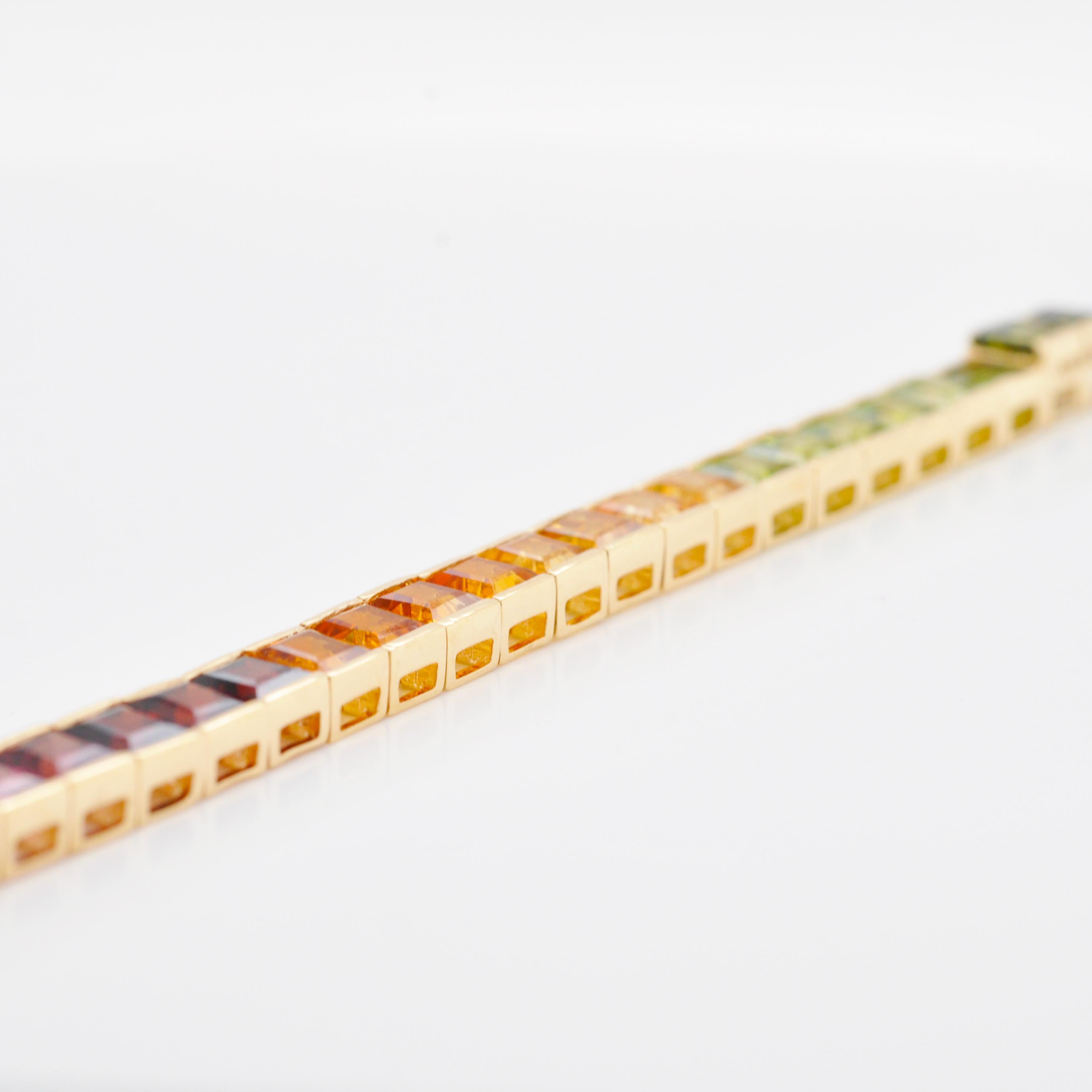 18K Yellow Gold 4 MM Squares Rainbow Gemstones Tennis Line Bracelet In New Condition For Sale In Jaipur, Rajasthan