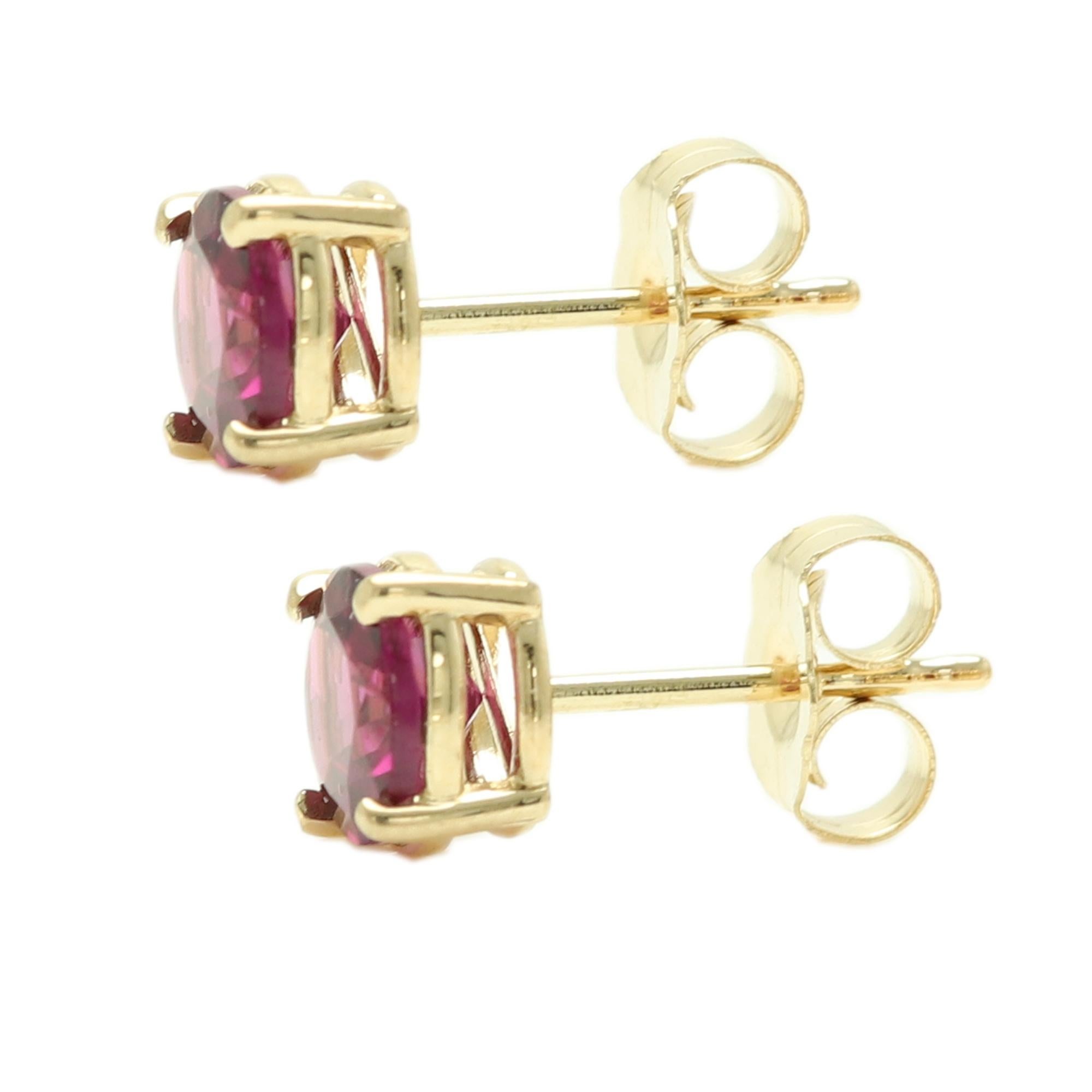 14 Karat Gold Natural Rhodolite Earring Studs Red Round Gemstone Earrings Studs In New Condition For Sale In Brooklyn, NY