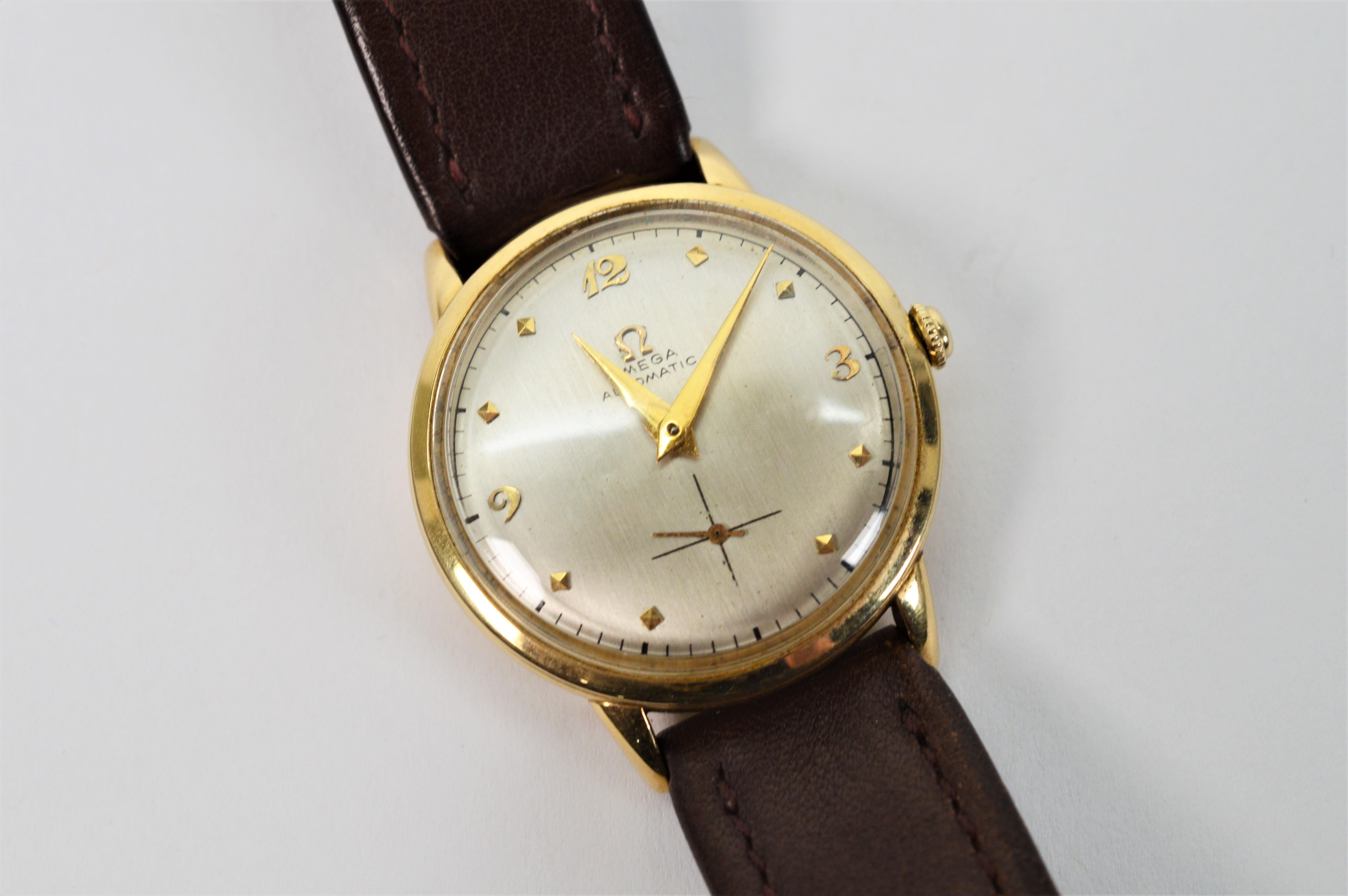 Montre-bracelet pour homme Omega 342 automatique en or 14 carats Pour hommes en vente