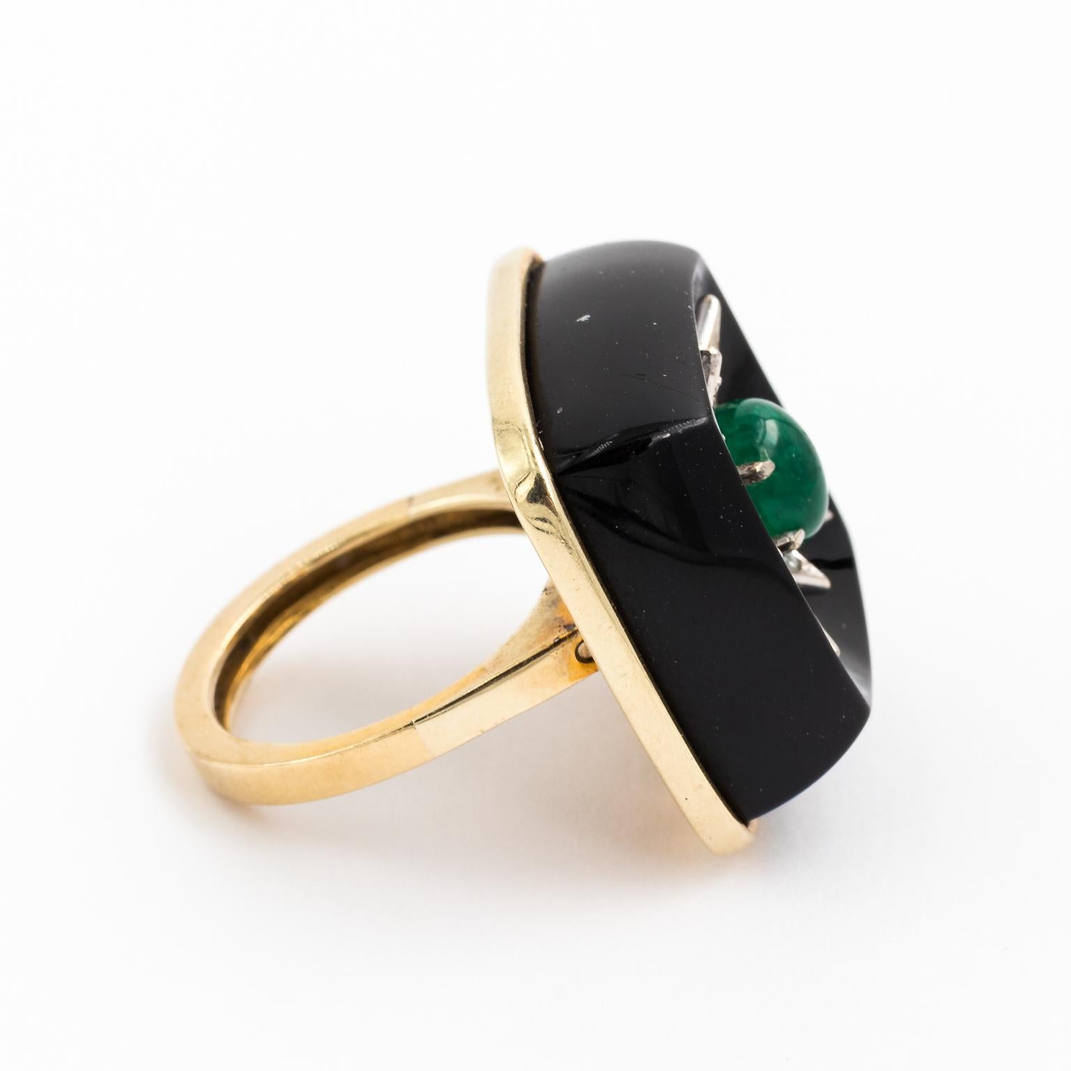 14 Karat Gold Onyx Cocktail Ring with Emerald and Diamond Star In Good Condition For Sale In St.amford, CT