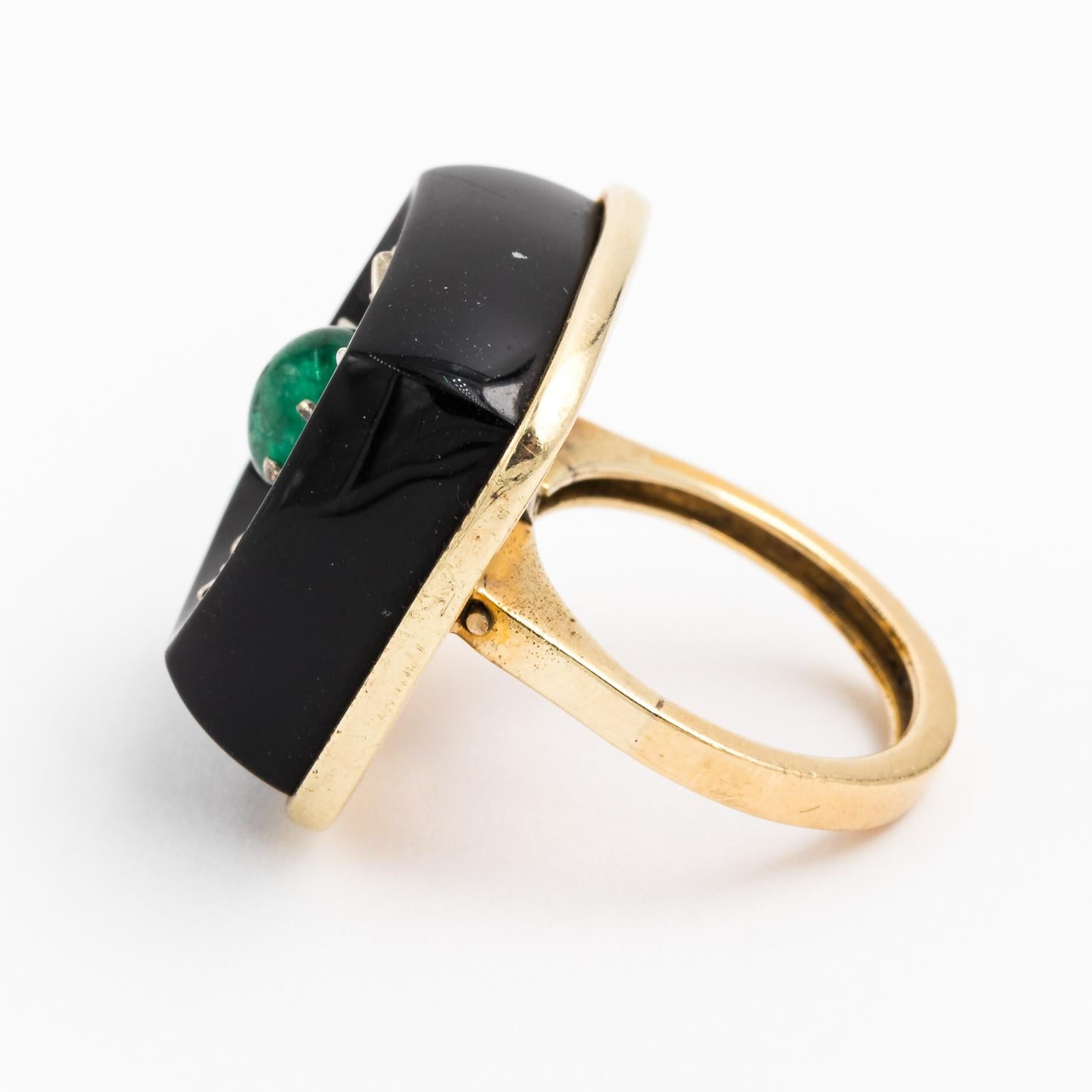 14 Karat Gold Onyx Cocktail Ring with Emerald and Diamond Star For Sale 1