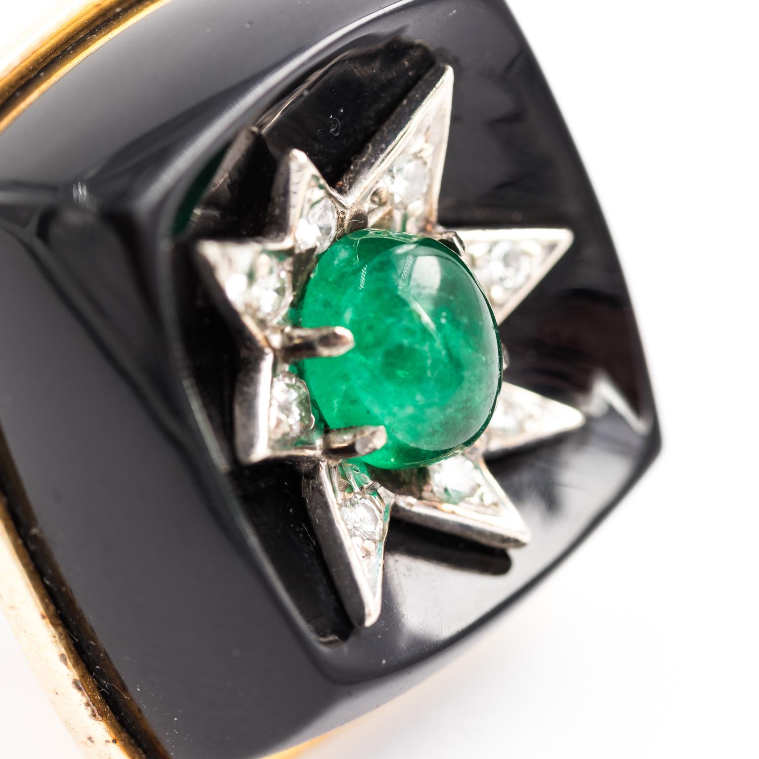 14 Karat Gold Onyx Cocktail Ring with Emerald and Diamond Star For Sale 3