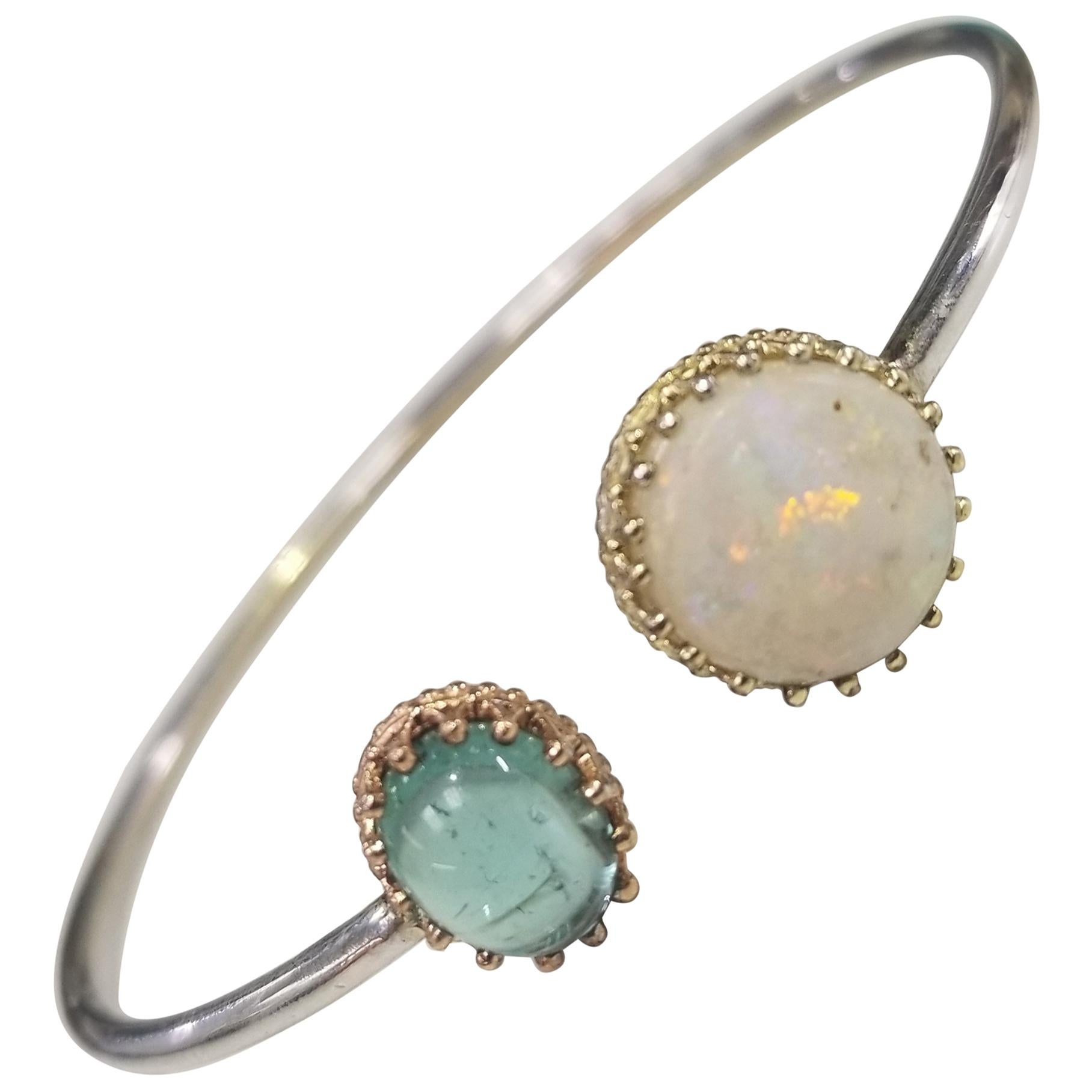 Armband aus 18 Karat Gold mit Opal und blauem Topas im Angebot