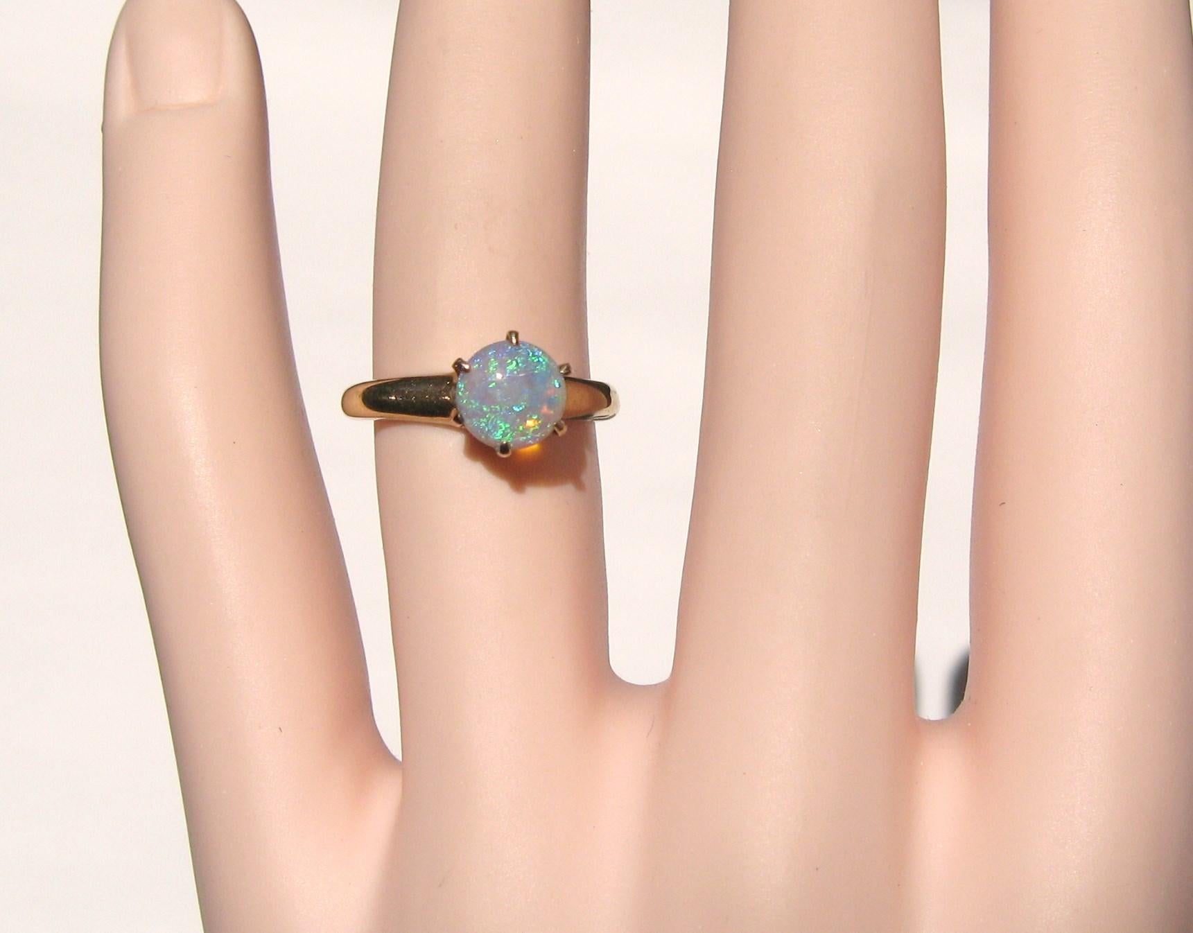 14 Karat Gold Opal Claw Set Ring In Good Condition For Sale In Wallkill, NY