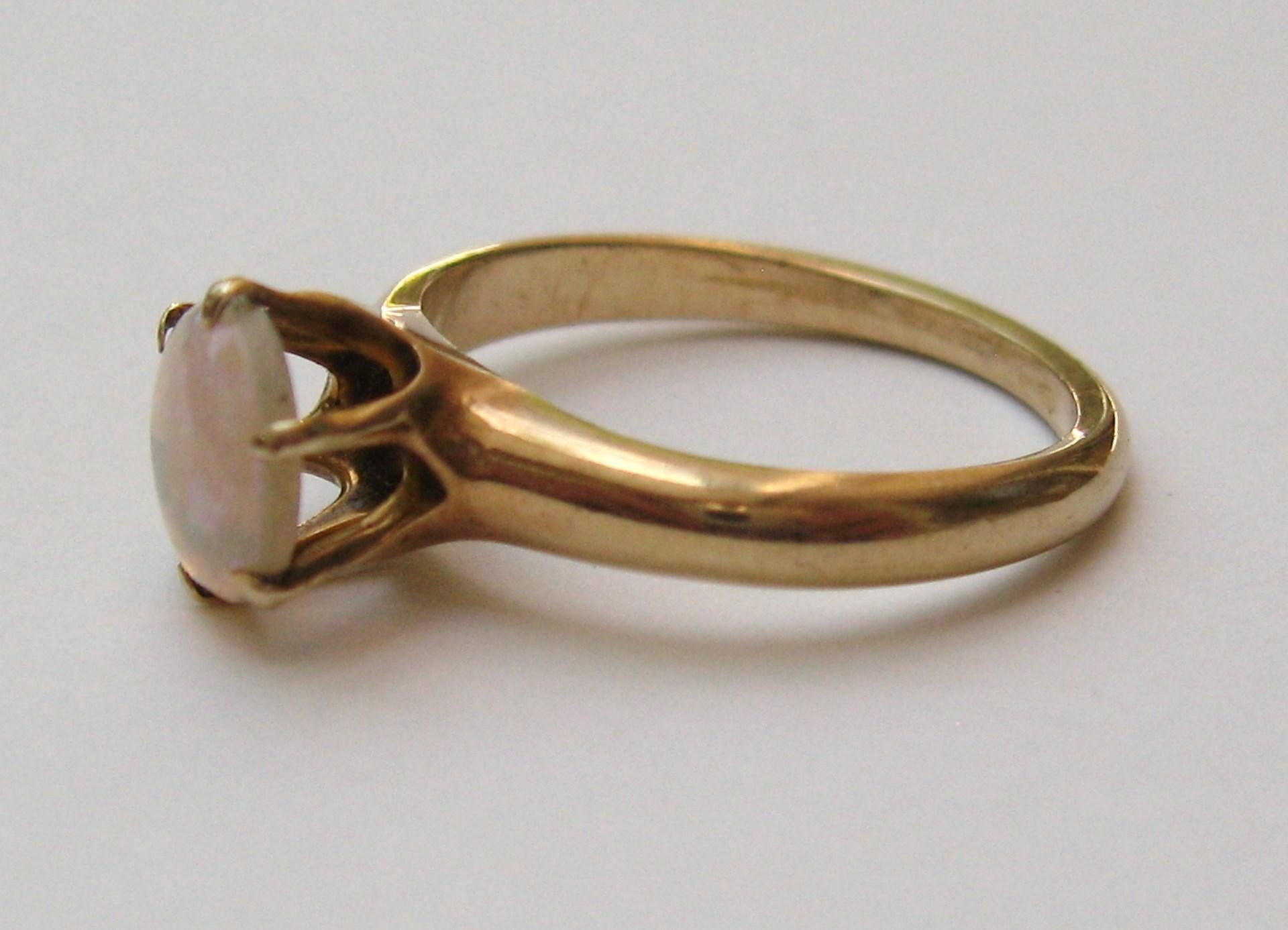 14 Karat Gold Opal Claw Set Ring For Sale 2