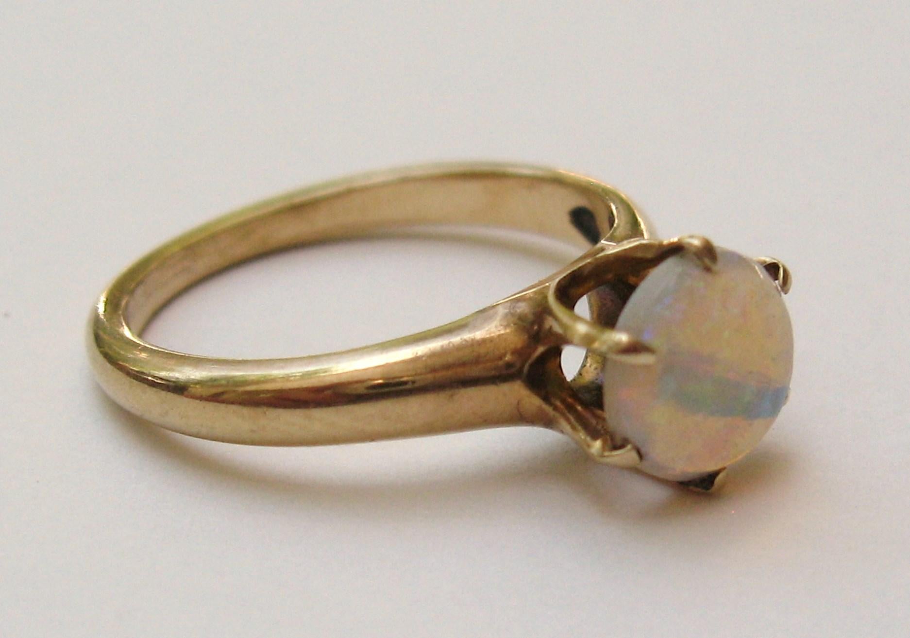 14 Karat Gold Opal Claw Set Ring For Sale 3