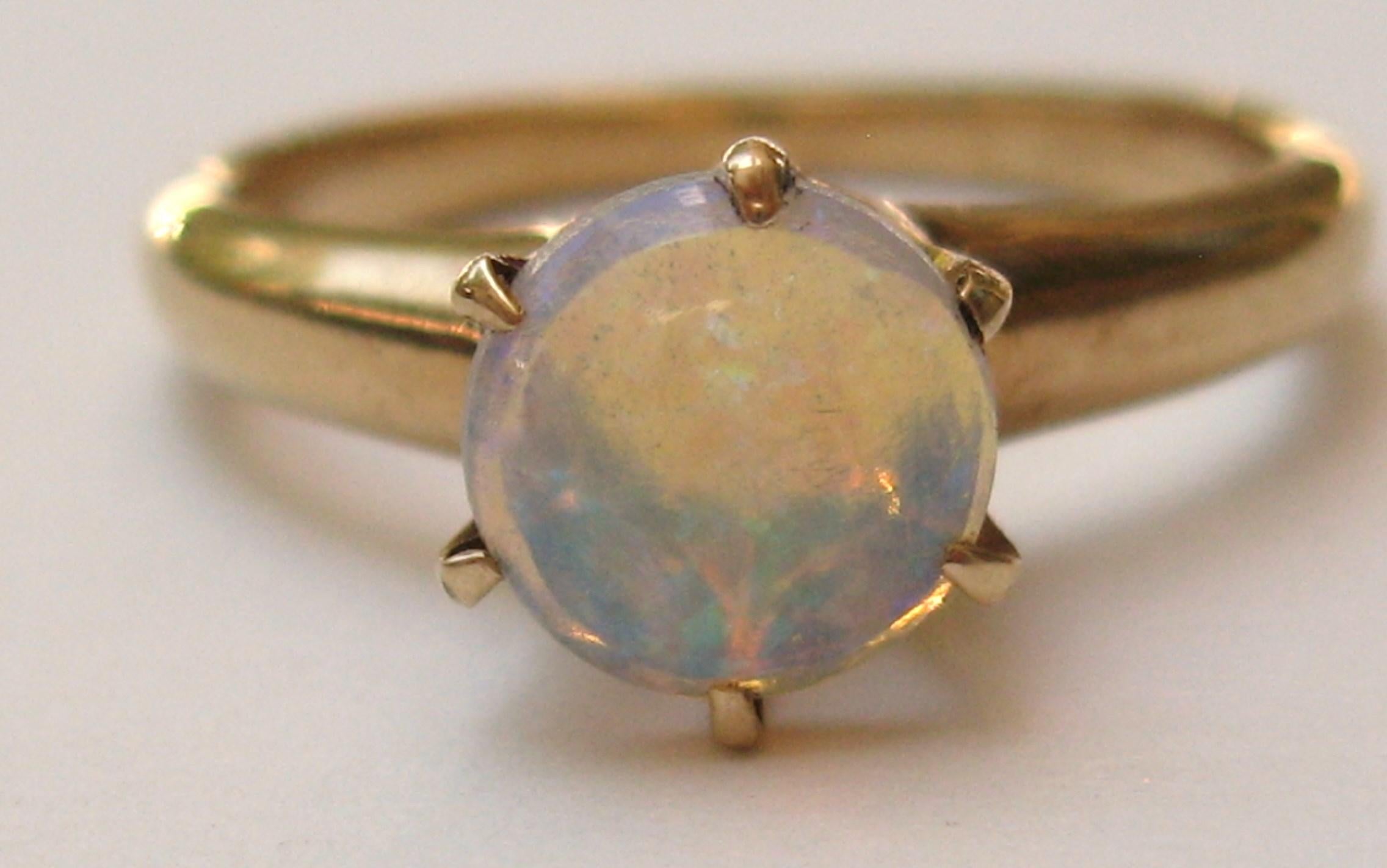 14 Karat Gold Opal Claw Set Ring For Sale 4