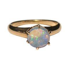 Bague à griffes en or 14 carats sertie d'opales