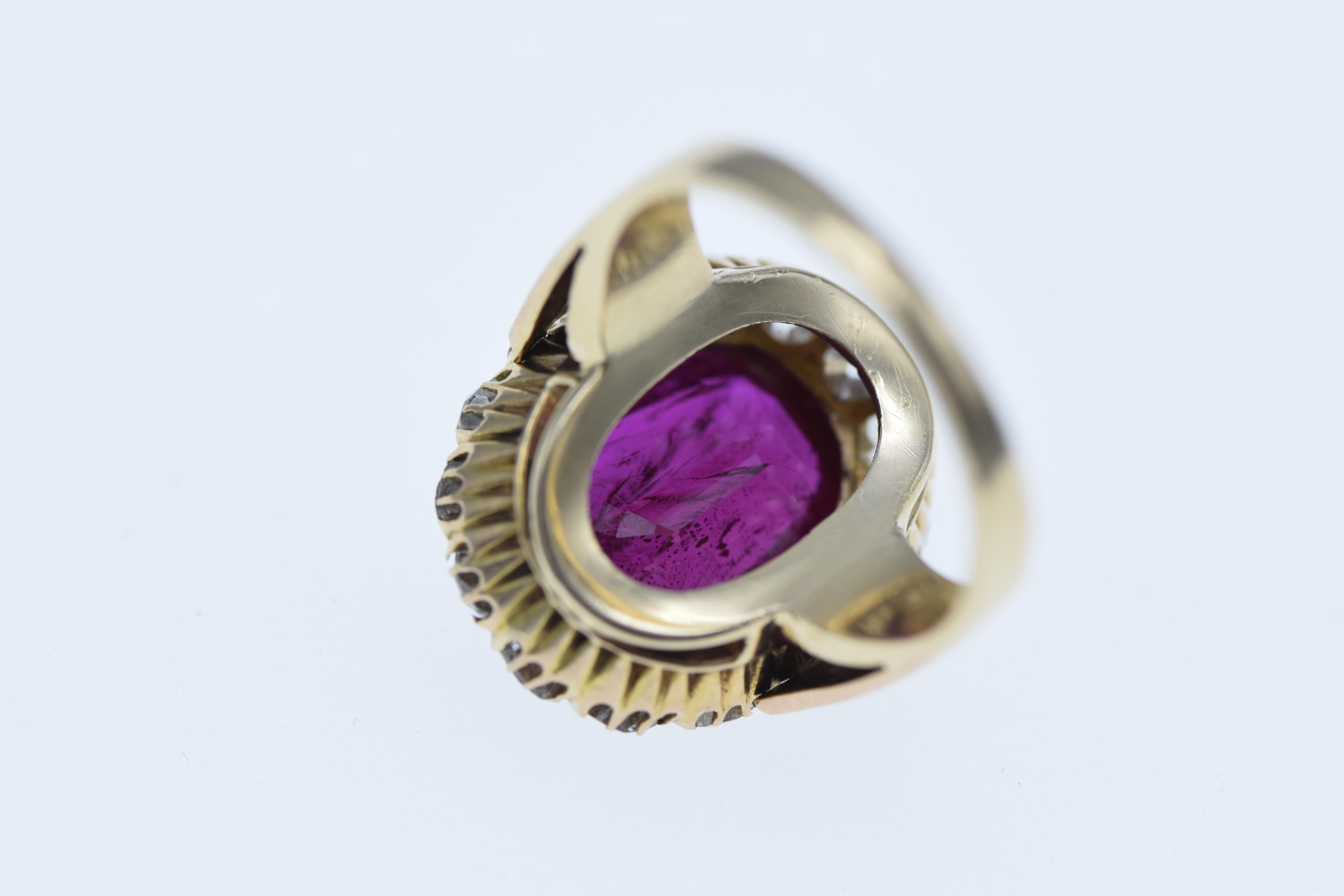 14 Karat Gold, Ring mit ovalem Rubin und Diamant (Ovalschliff) im Angebot