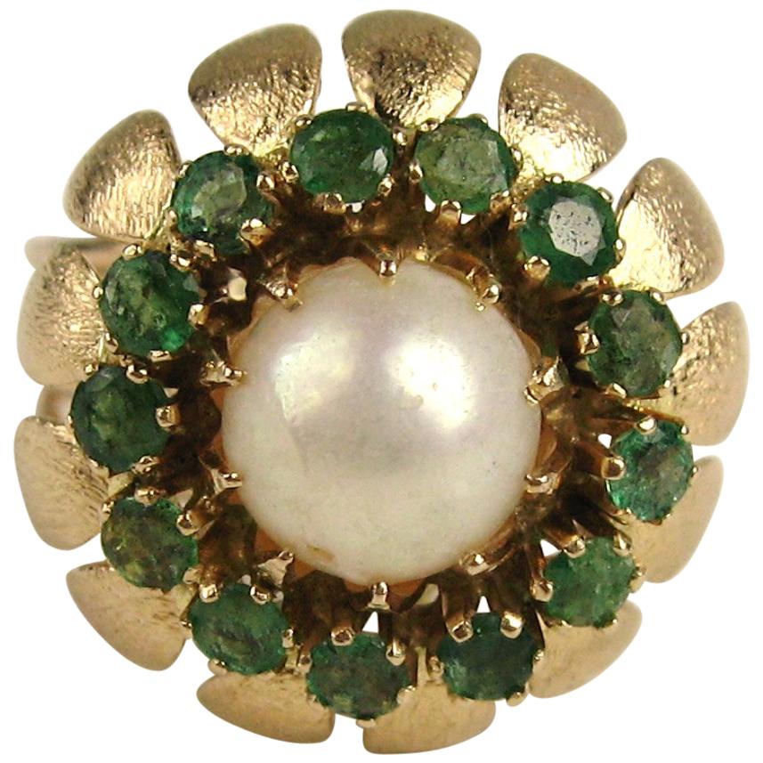 Bague cocktail en or 14 carats avec perles et émeraudes, années 1960 en vente