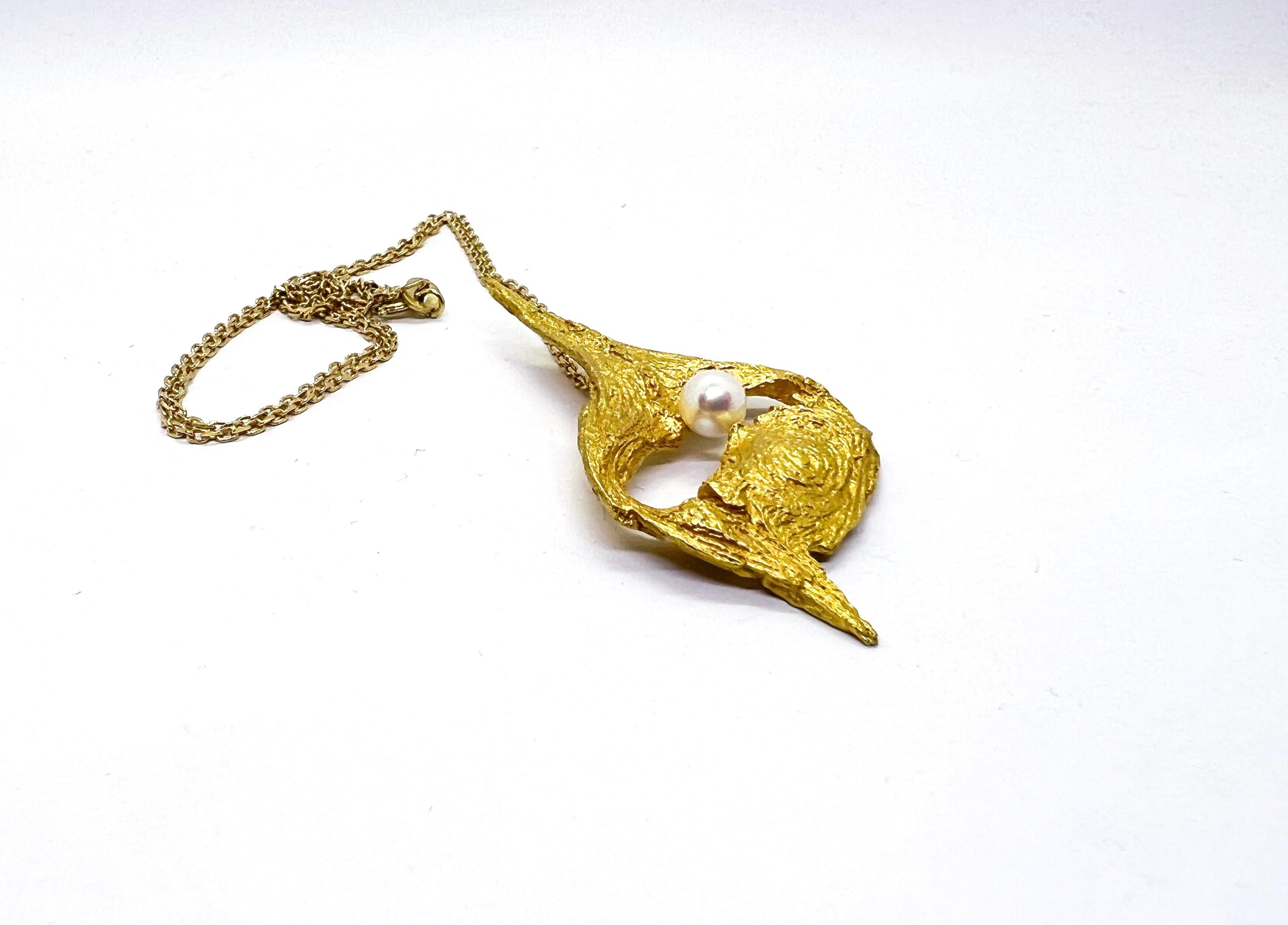 Taille poire Pendentif en or 14 carats et perles Helky Juvonen Design Finland Lapland Magic en vente