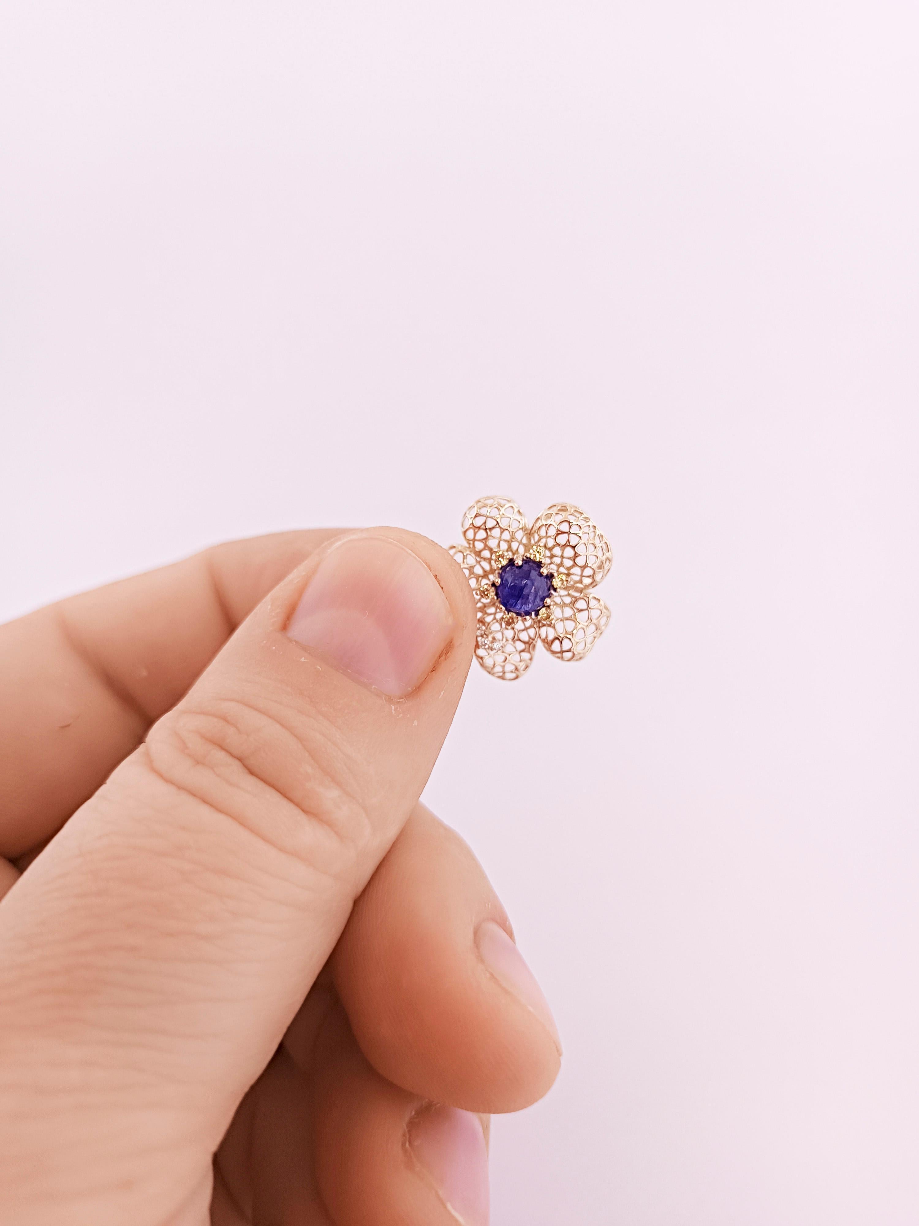14 karat Gold Pendant with Sapphires and Diamonds. Flower Pendant For Sale 6