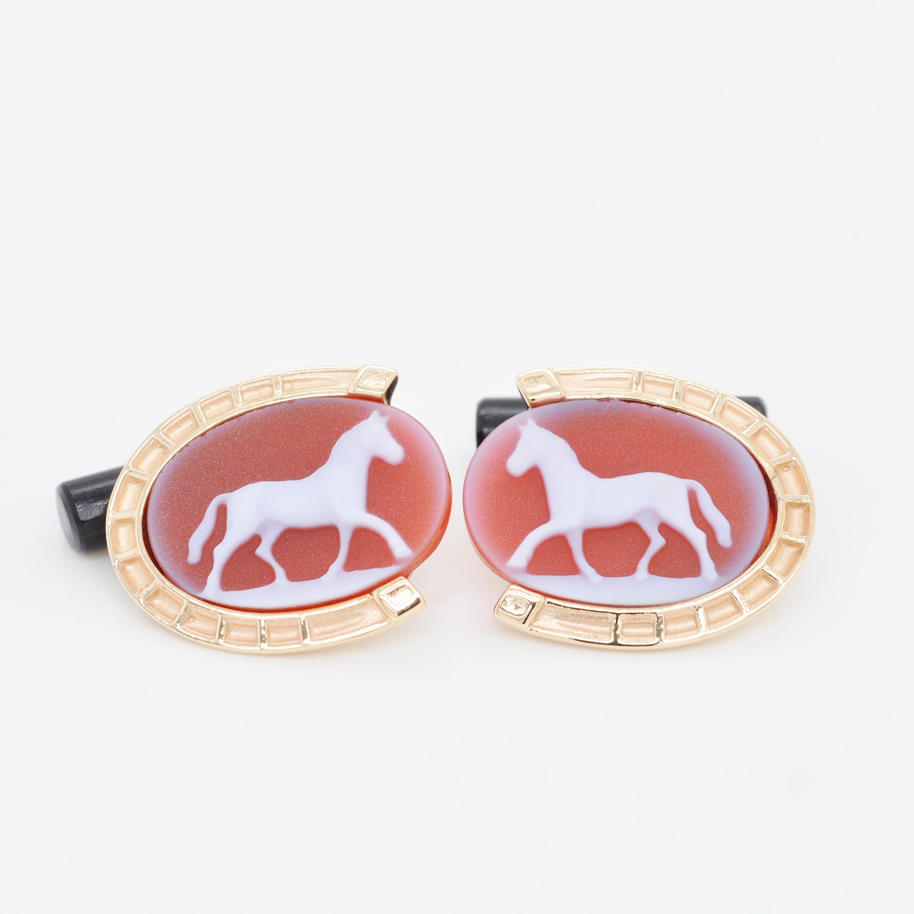 14 Karat Gold Red Horse Carving Cameo Horse-Shoe Onyx Cufflinks For Sale 1