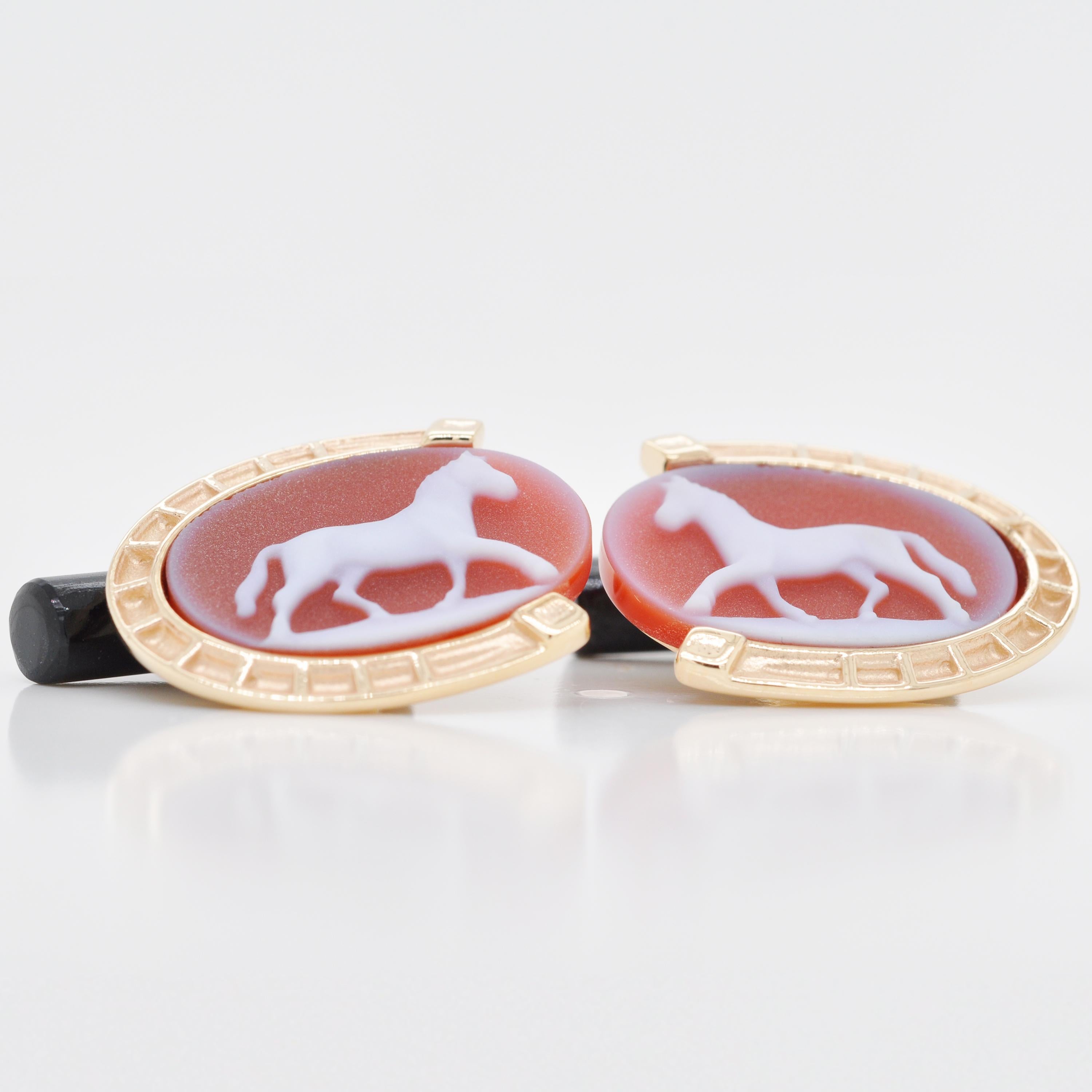 14 Karat Gold Red Horse Carving Cameo Horse-Shoe Onyx Cufflinks For Sale 3