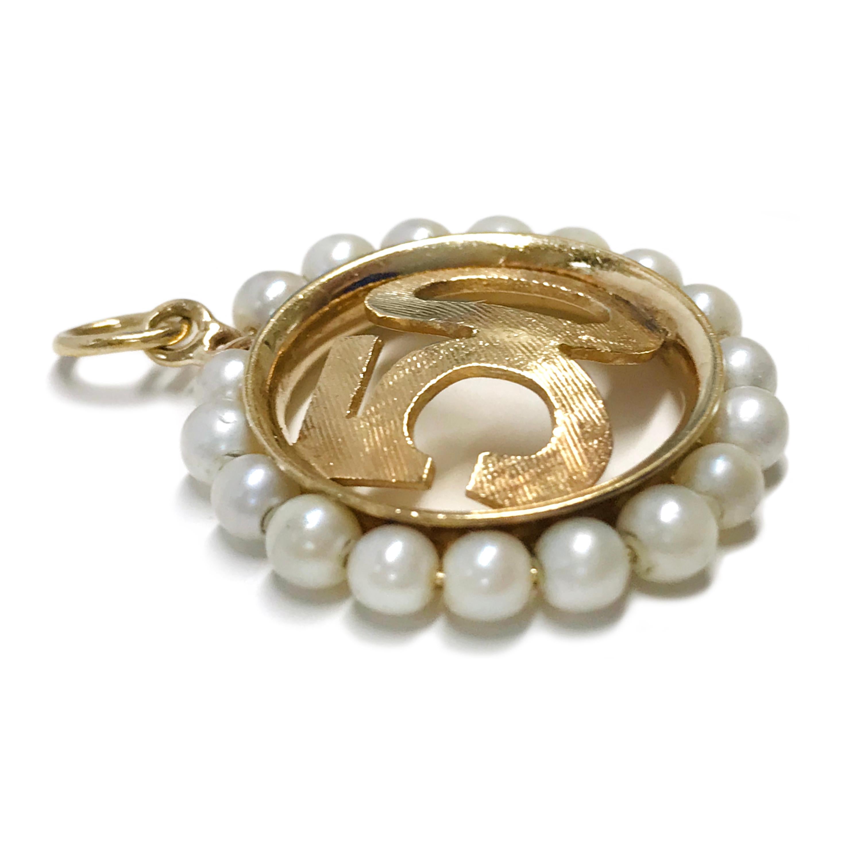 Retro 14 Karat Gold Rembrandt 50 Ring of Pearls Pendant For Sale