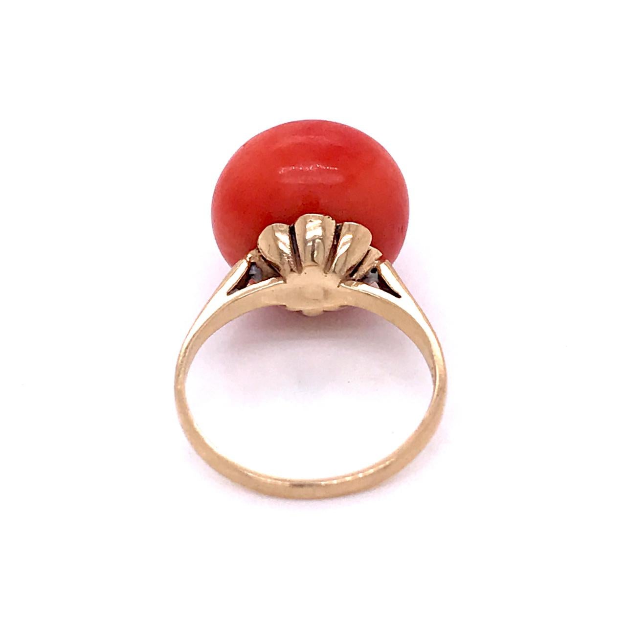 14 Karat Gold and Rich Salmon Coral Button Cabochon Cocktail Ring In Good Condition For Sale In Philadelphia, PA