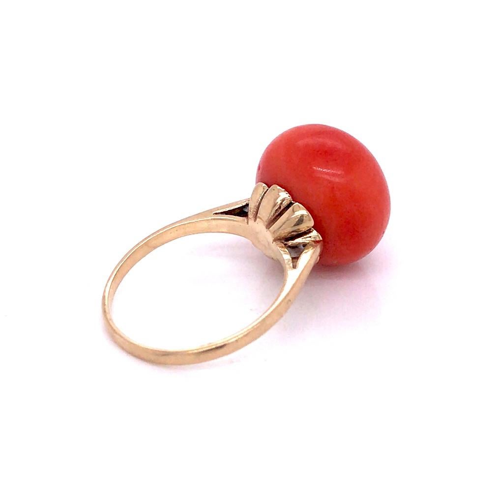 Women's or Men's 14 Karat Gold and Rich Salmon Coral Button Cabochon Cocktail Ring For Sale