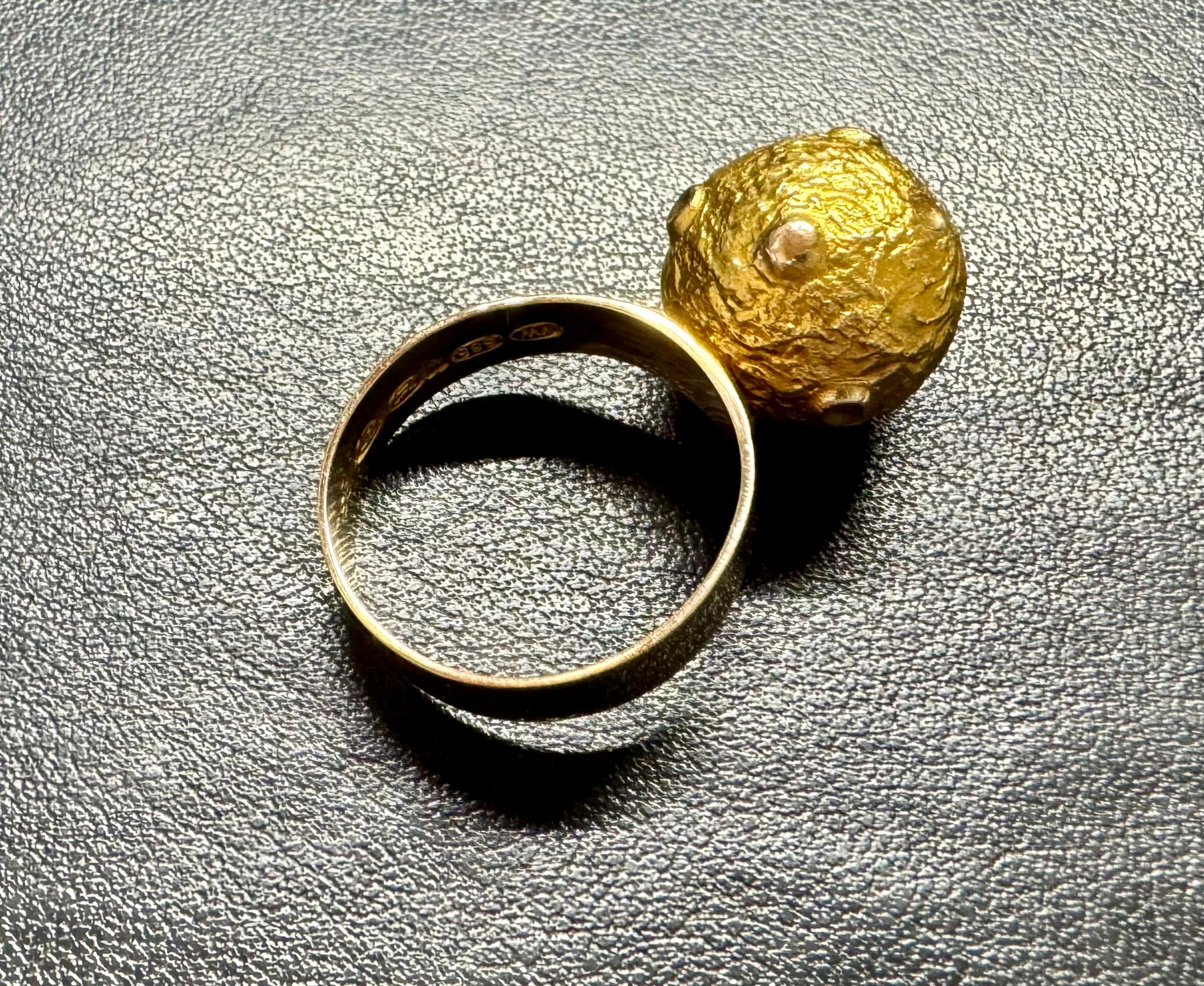 A really nice Gold Ring from 1967.
Would it be the Moon or another Planet.
Designer Helsinki Sarvala, Boris BS 1948-1974.
Made in Helsinki Eino Westerback NW.
The best of Scandinavian jewelry design
Weight 6 Grams.
Size 18mm=US 8
