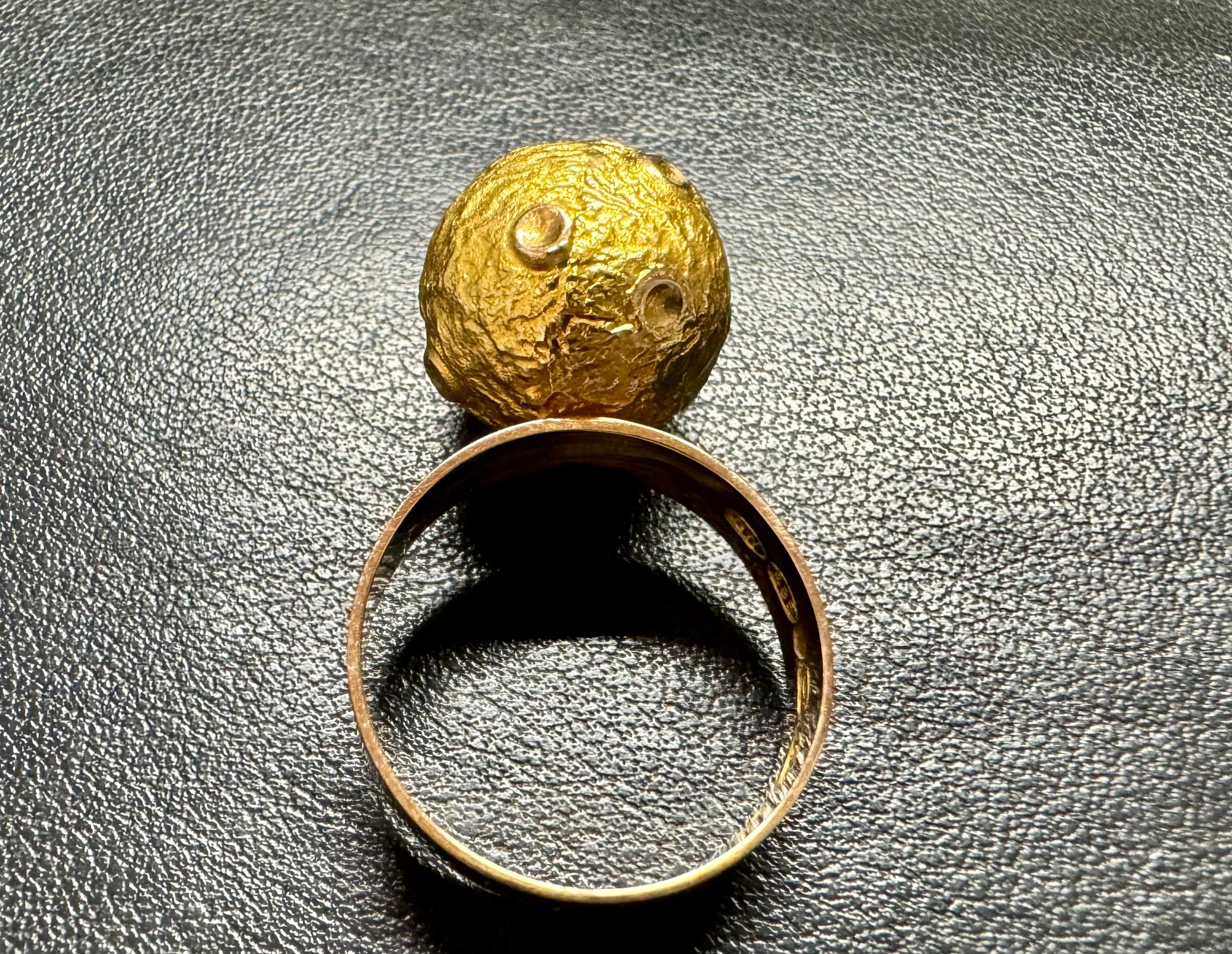 Women's or Men's 14 Karat Gold Ring Boris Sarvala 1967 Made in Finland. For Sale