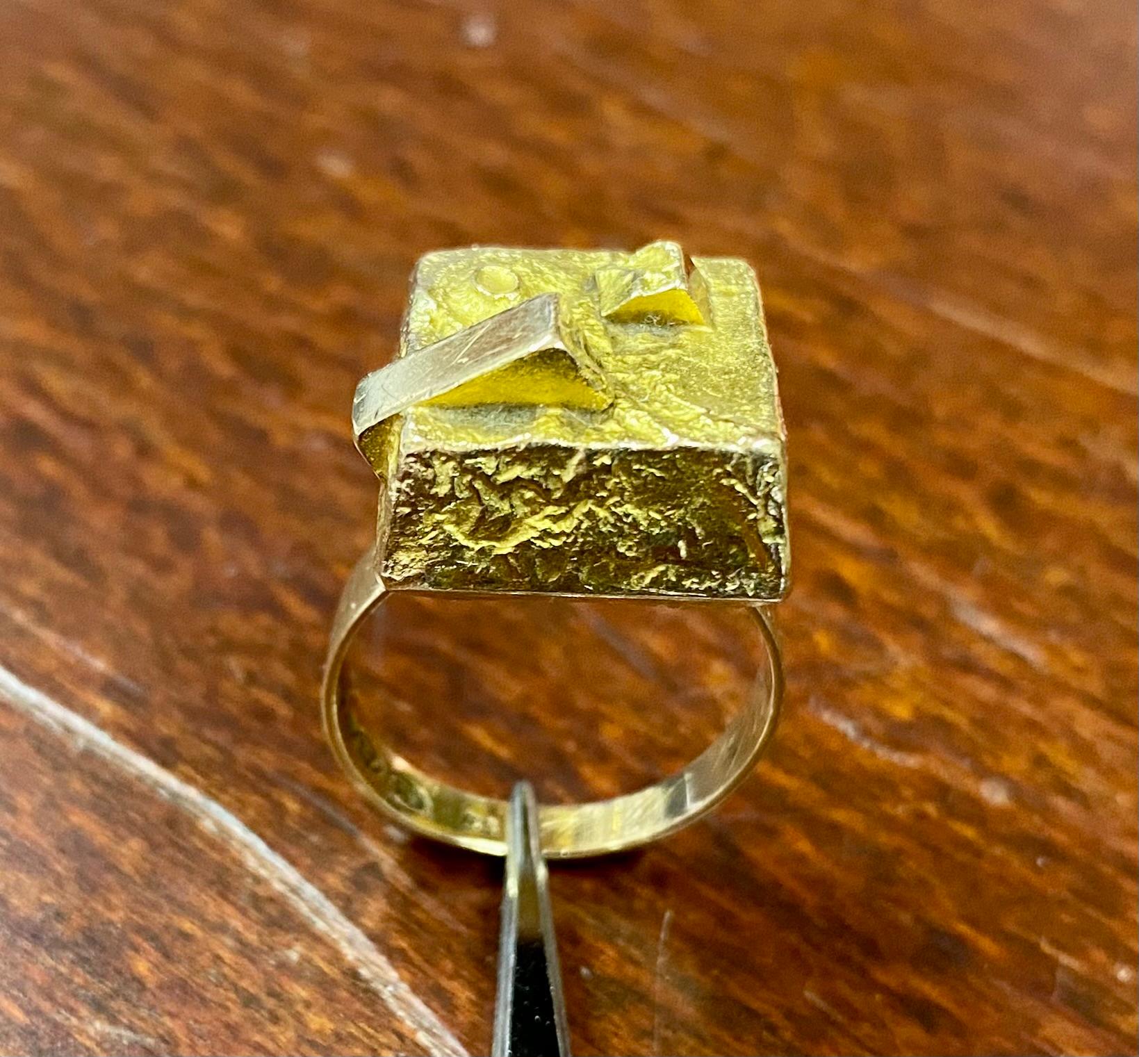 Modernist 14 Karat Gold Ring Boris Sarvala. N. Westerback Helsinki 1957 Finland For Sale