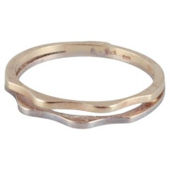 14-karat gold ring in white gold and rose gold. Modernist design. Mid-20th C.