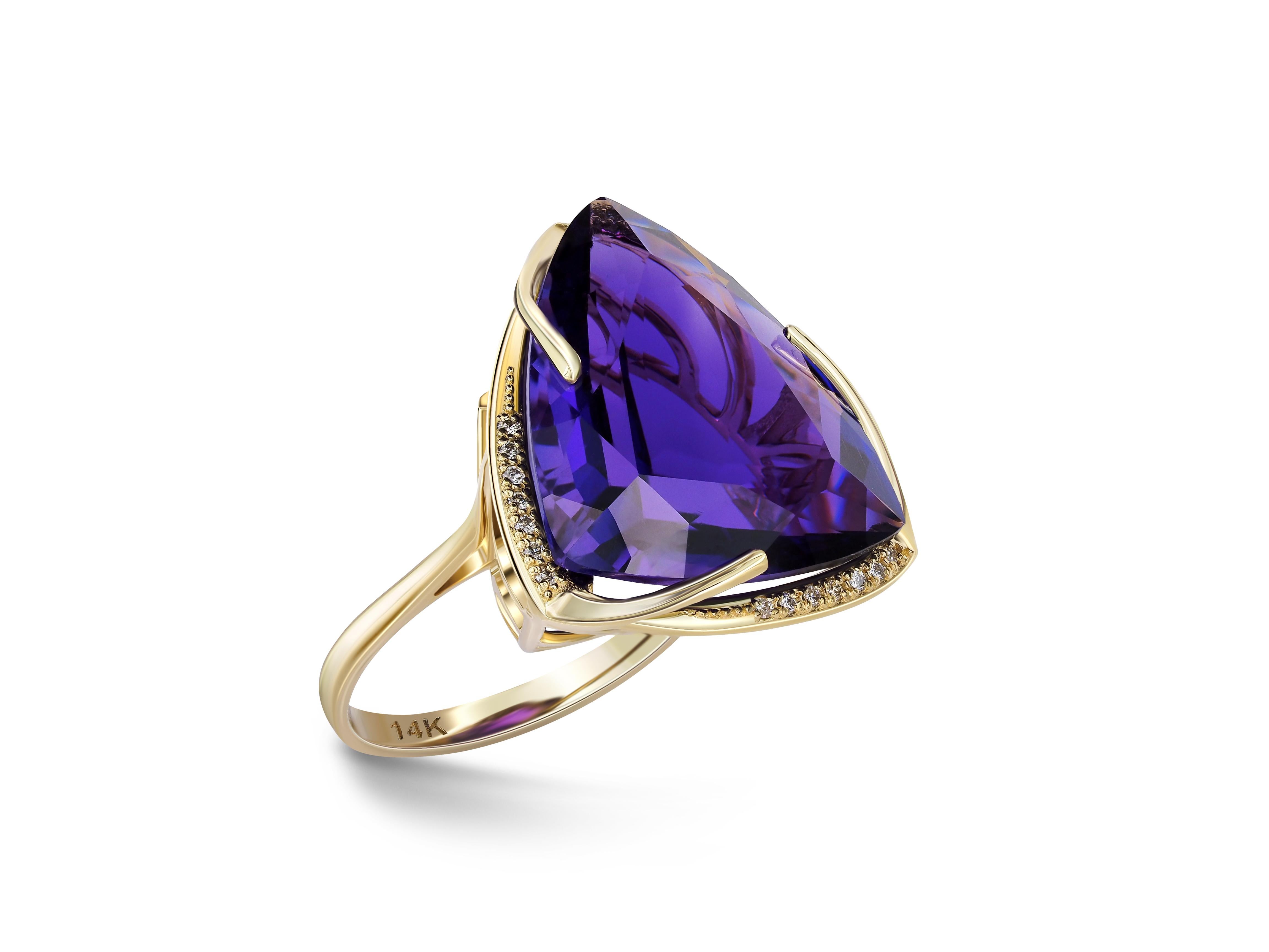 Modern 14 Karat Gold Ring with Amethyst and Diamonds, Amethyst Cocktail Ring
