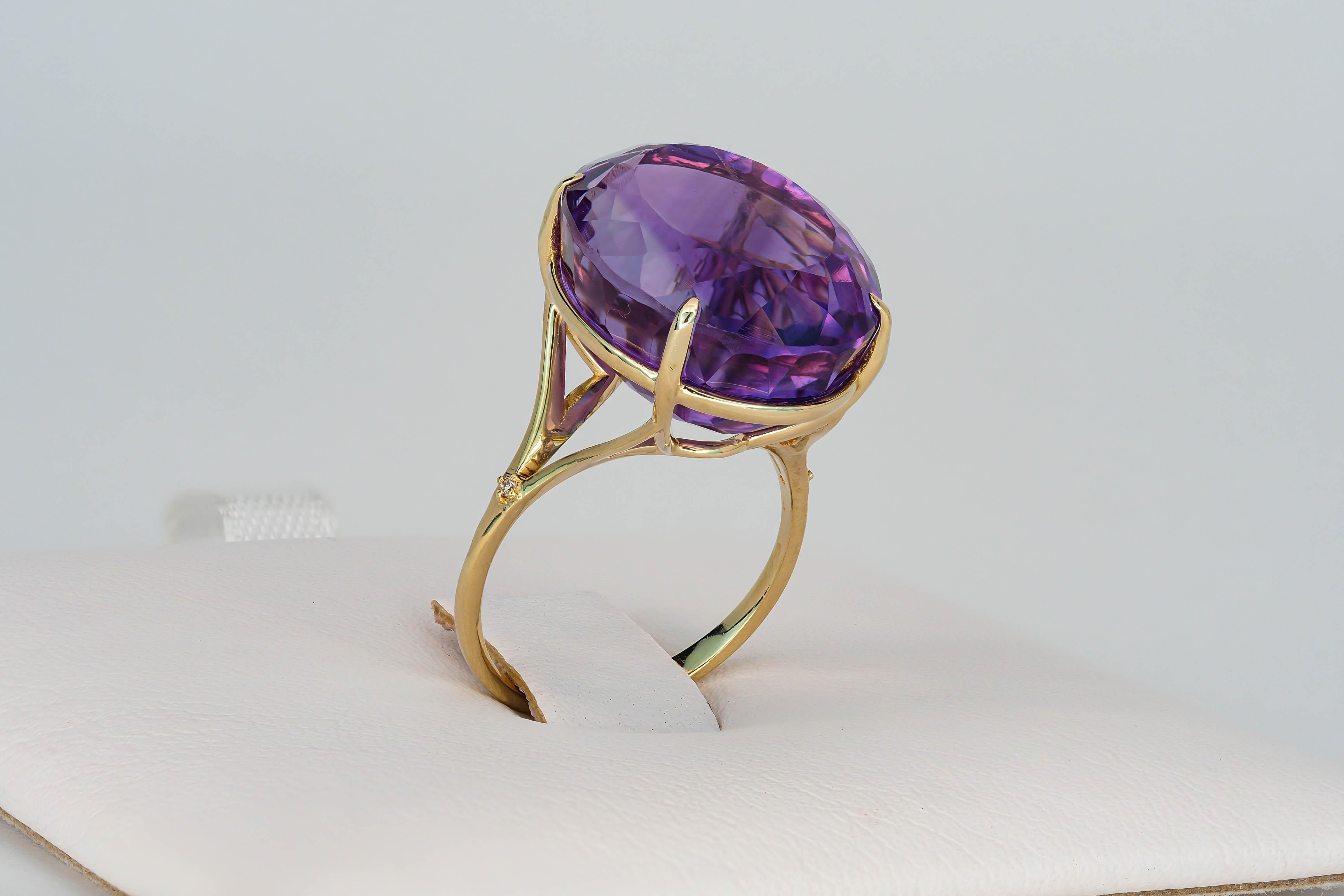 14 Karat Gold Ring with Amethyst and Diamonds For Sale 4