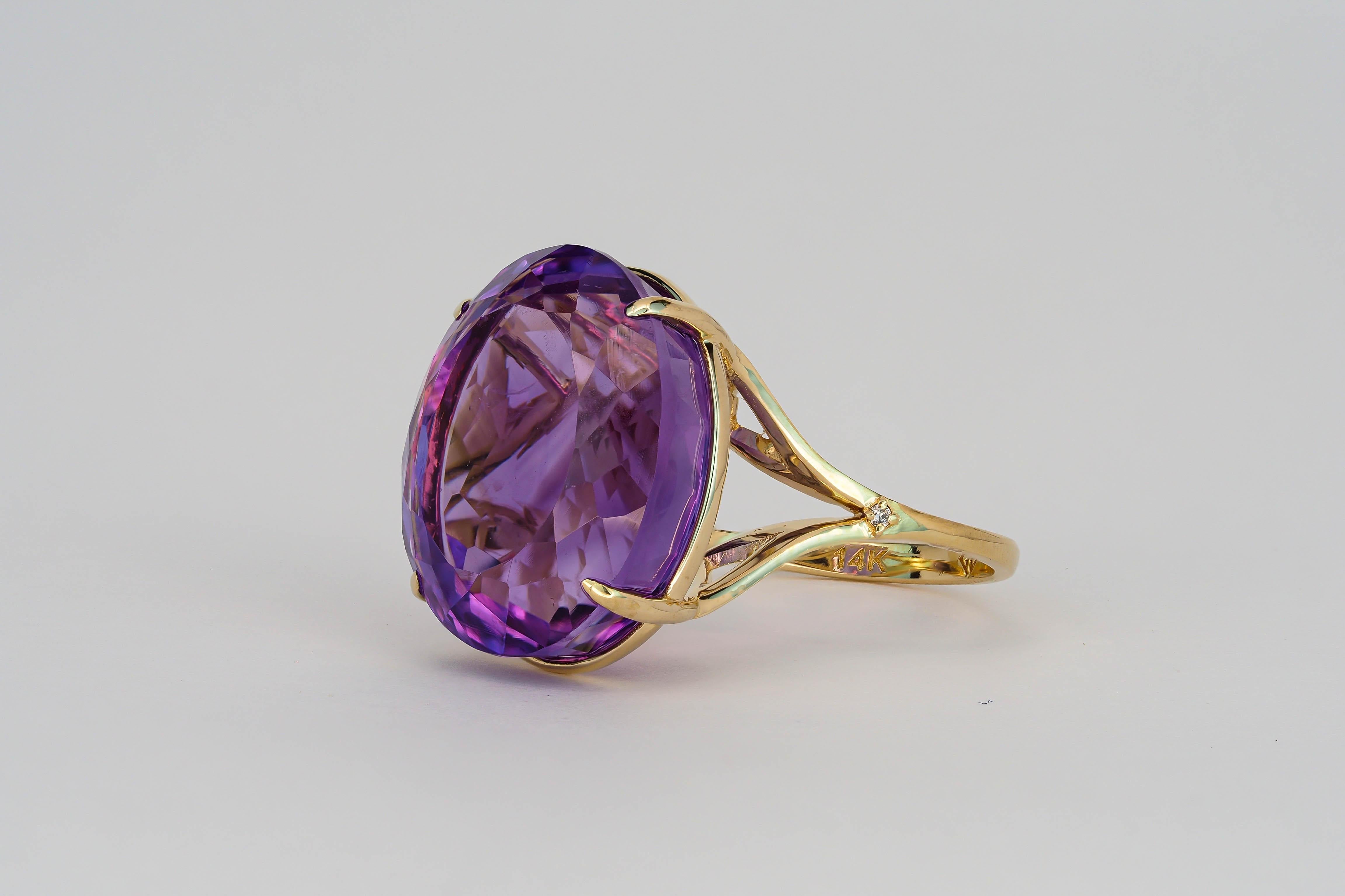 14 Karat Gold Ring with Amethyst and Diamonds For Sale 4