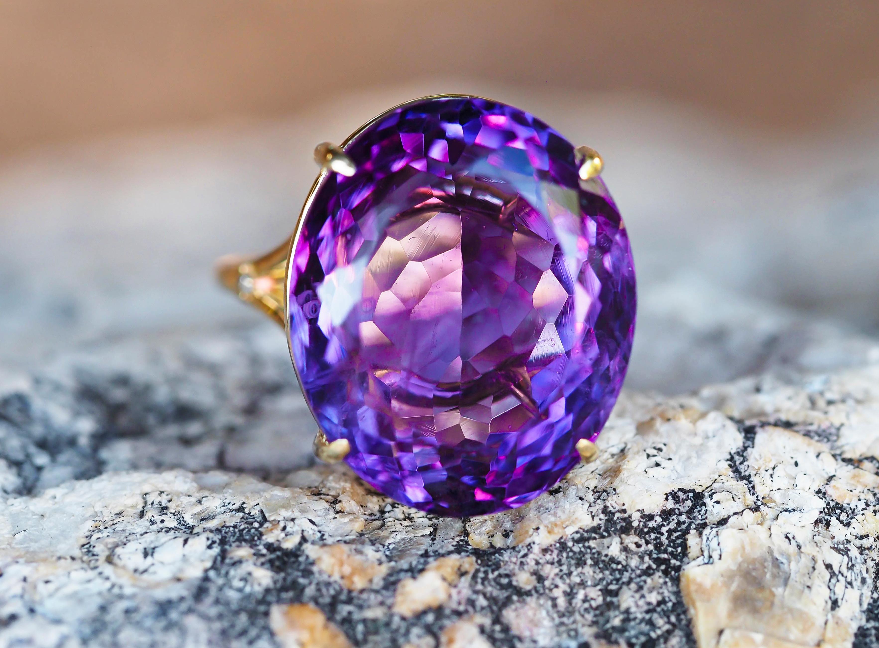 14 Karat Gold Ring with Amethyst and Diamonds For Sale 7