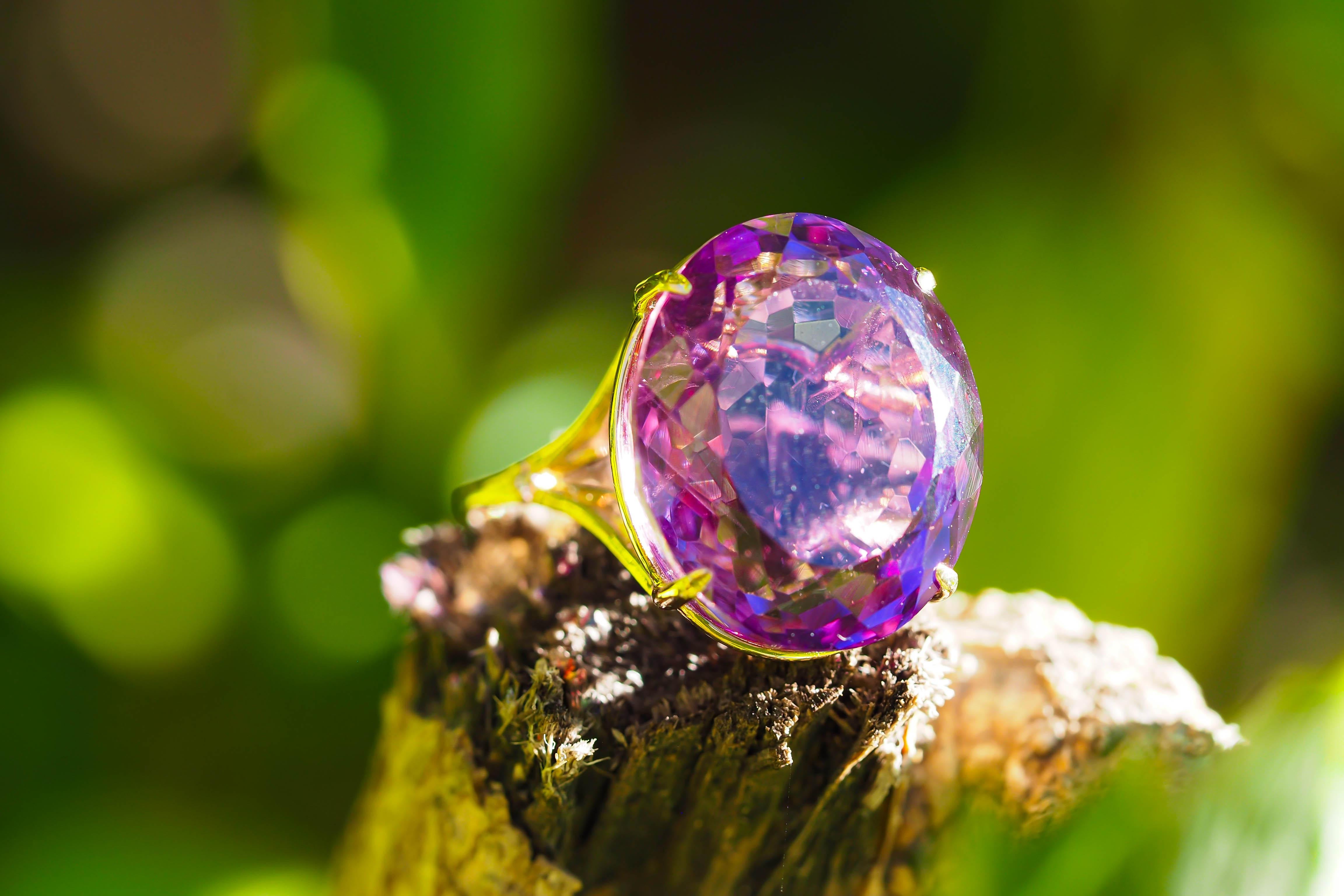 14 Karat Gold Ring with Amethyst and Diamonds For Sale 9