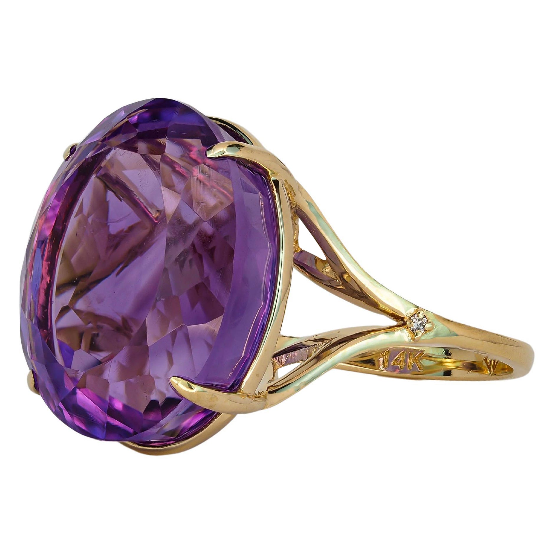 14 Karat Gold Ring with Amethyst and Diamonds For Sale